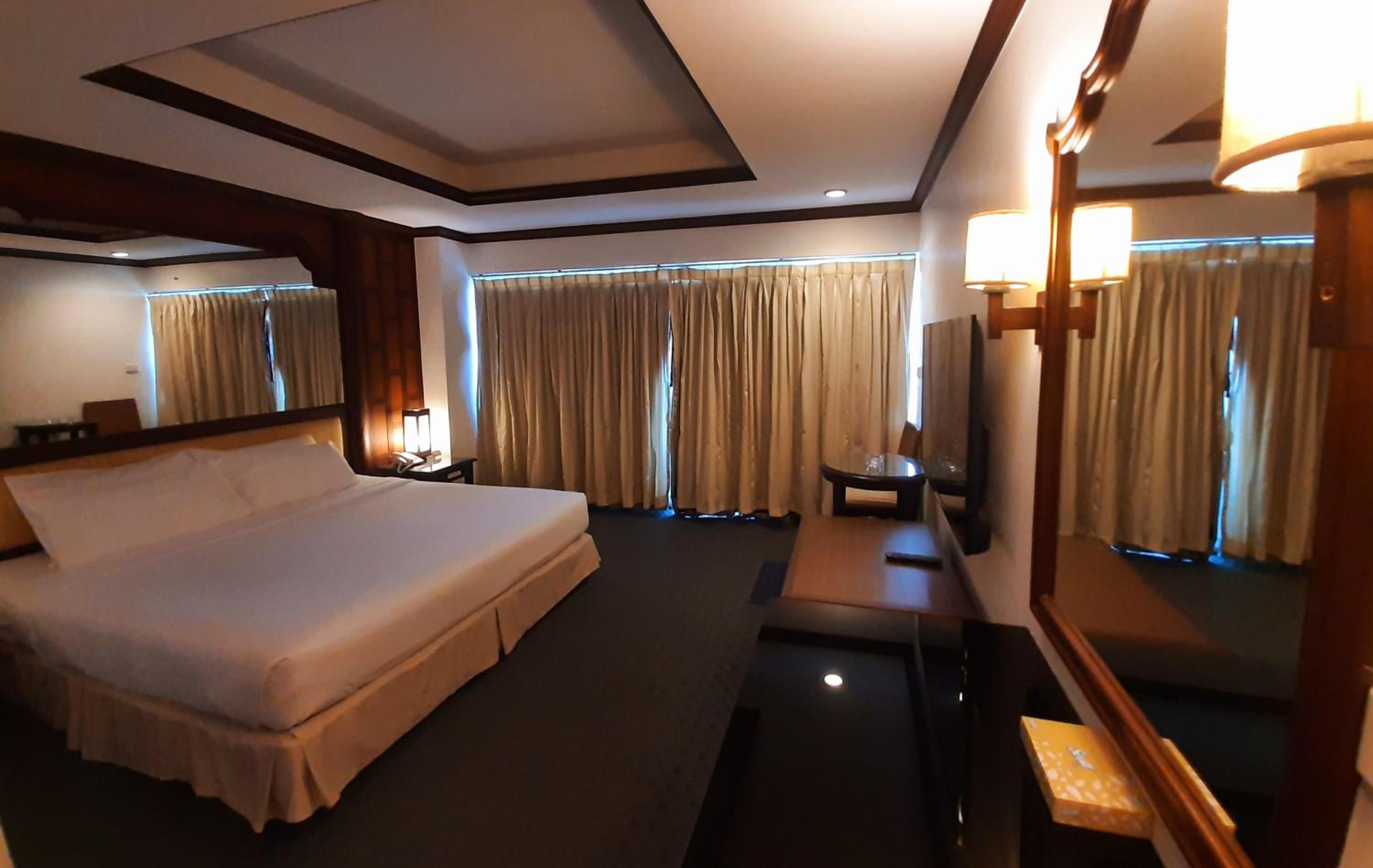 Deluxe King Room with Sea View