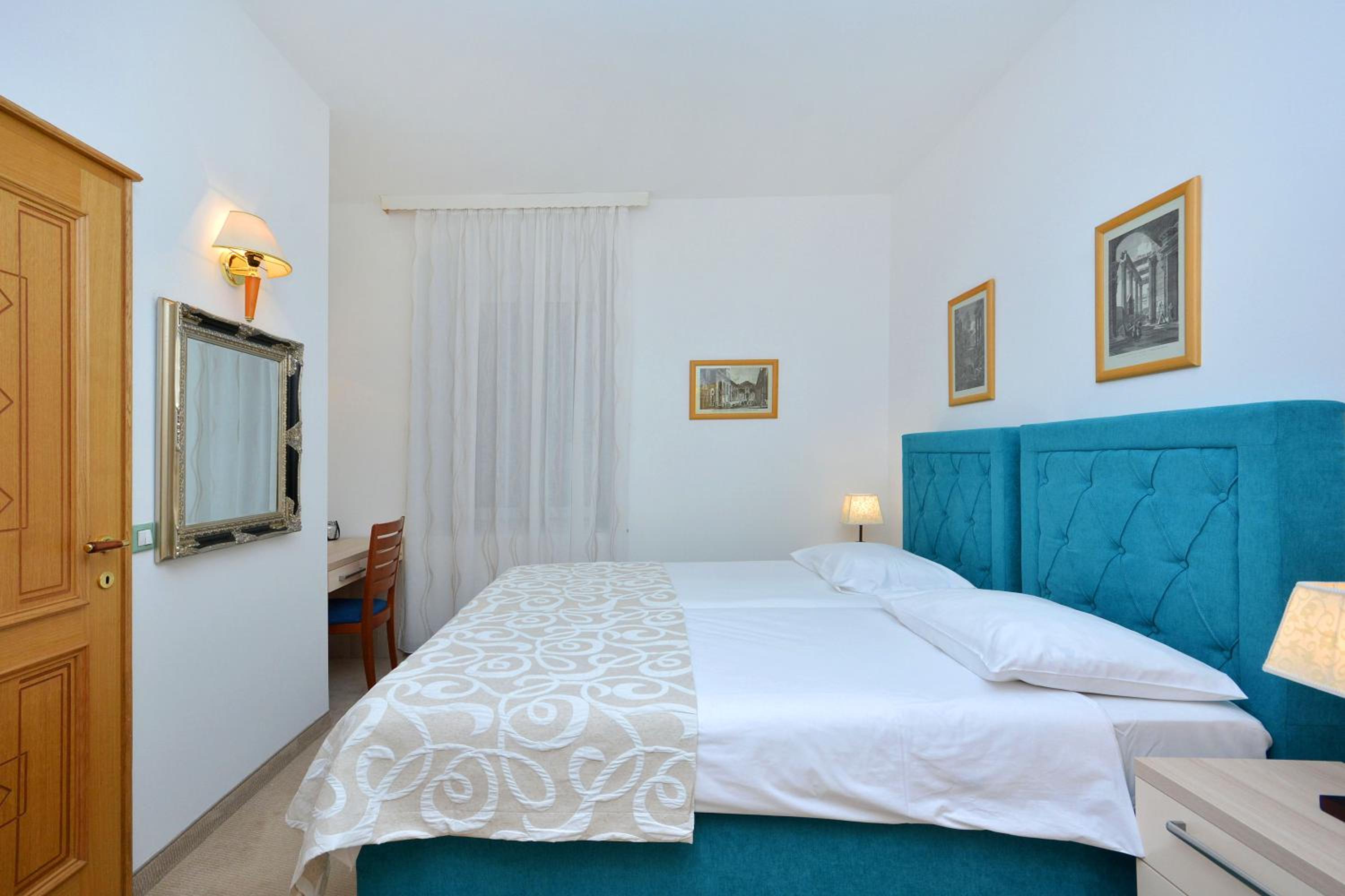 Standard Double or Twin Room photo 1