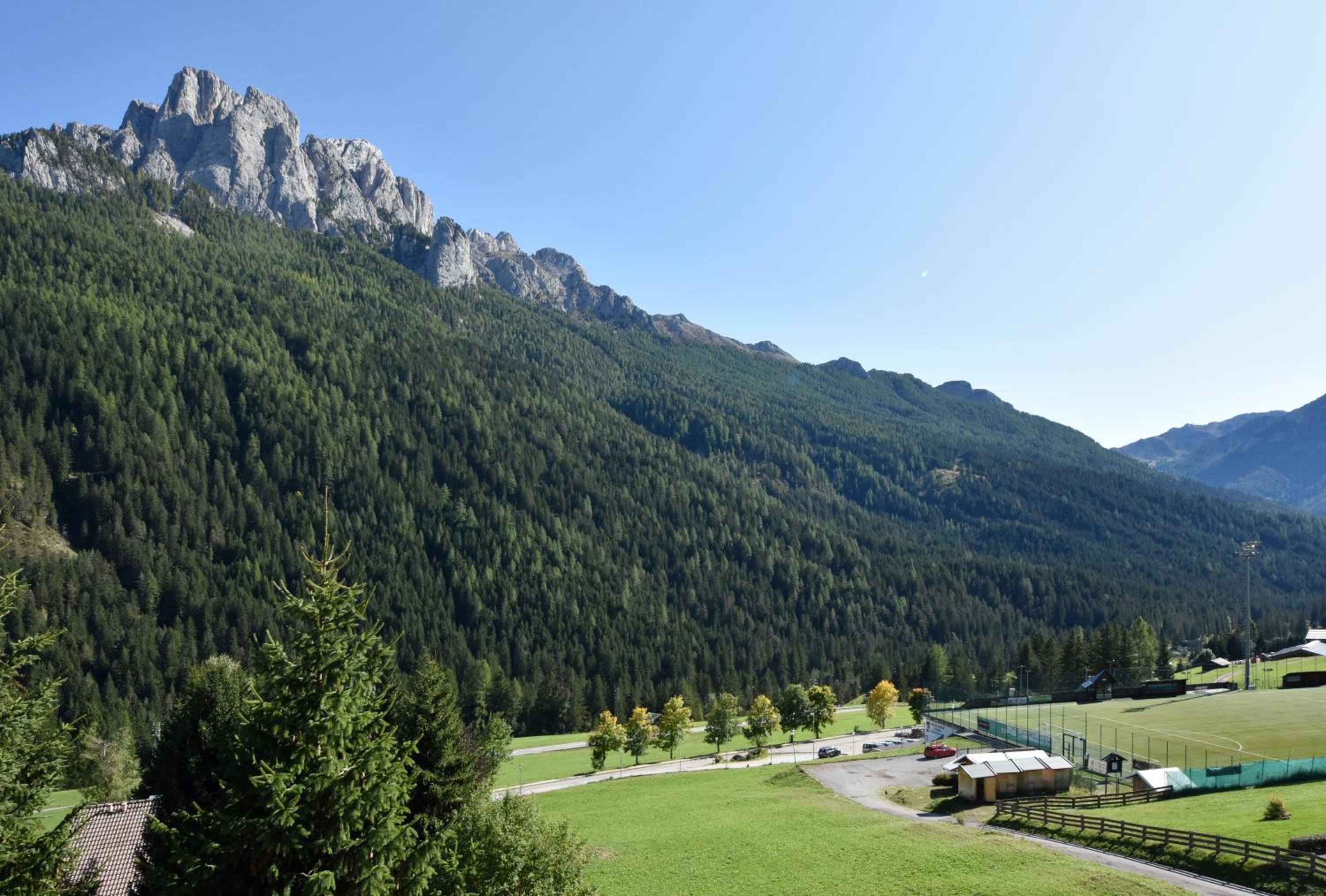 Double or Twin Room with Mountain View photo 2