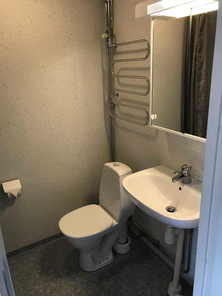 Twin Room with Private Bathroom - Photo 6