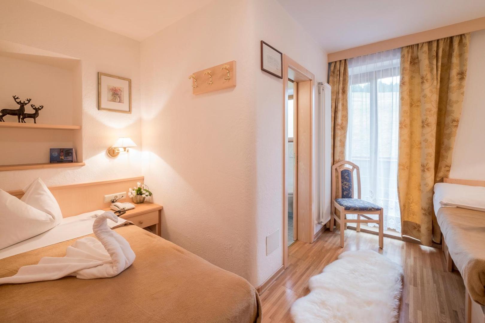 Basic Double Room photo 2