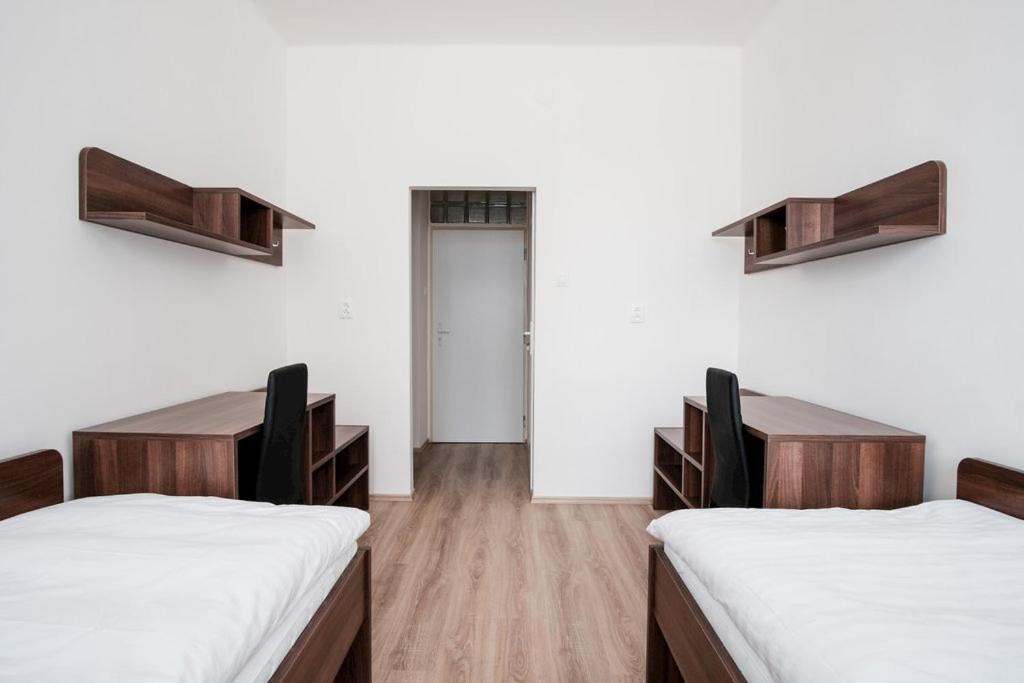 Standard Twin Room with Shared Bathroom