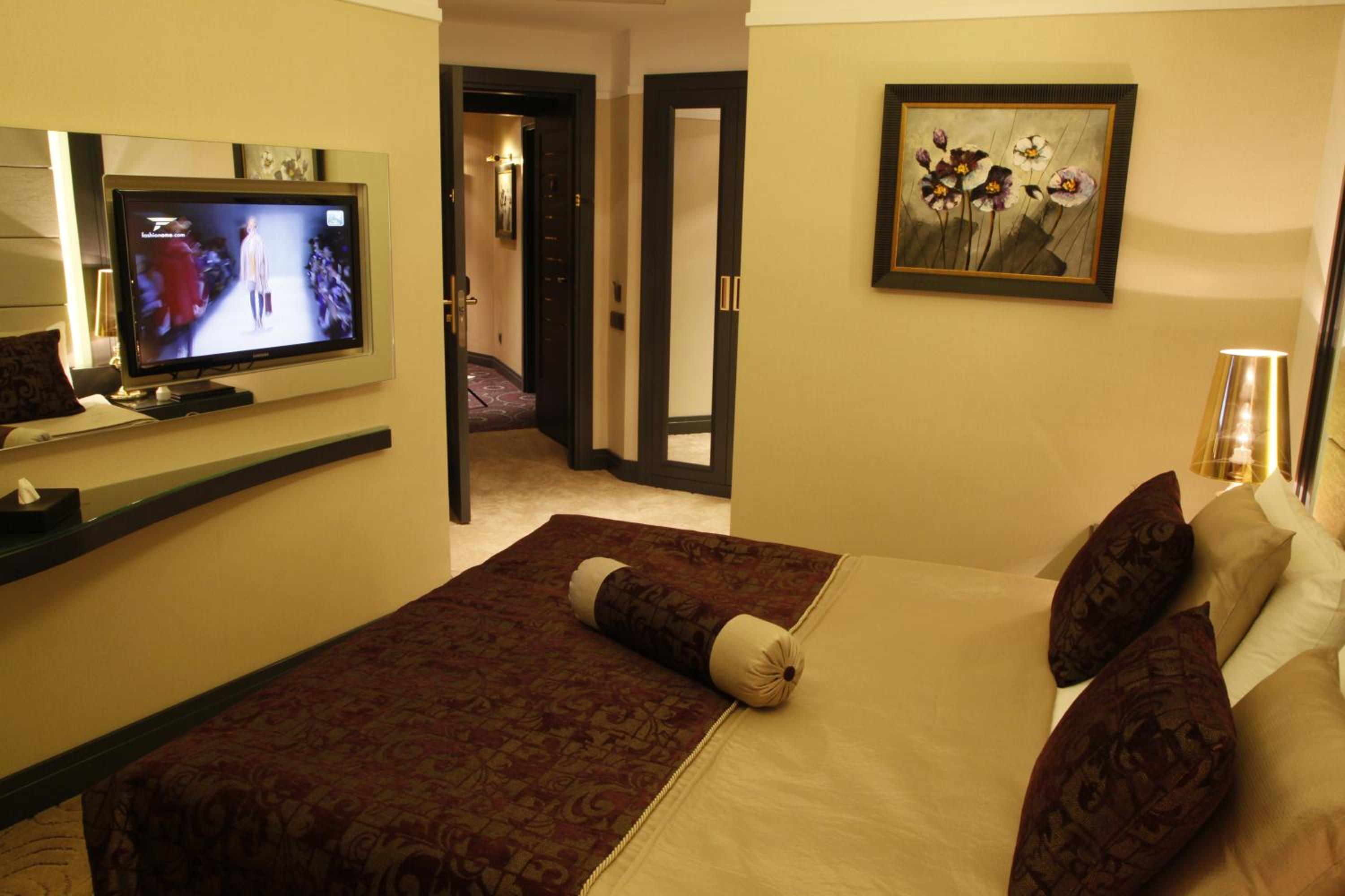 Deluxe Family Room photo 1