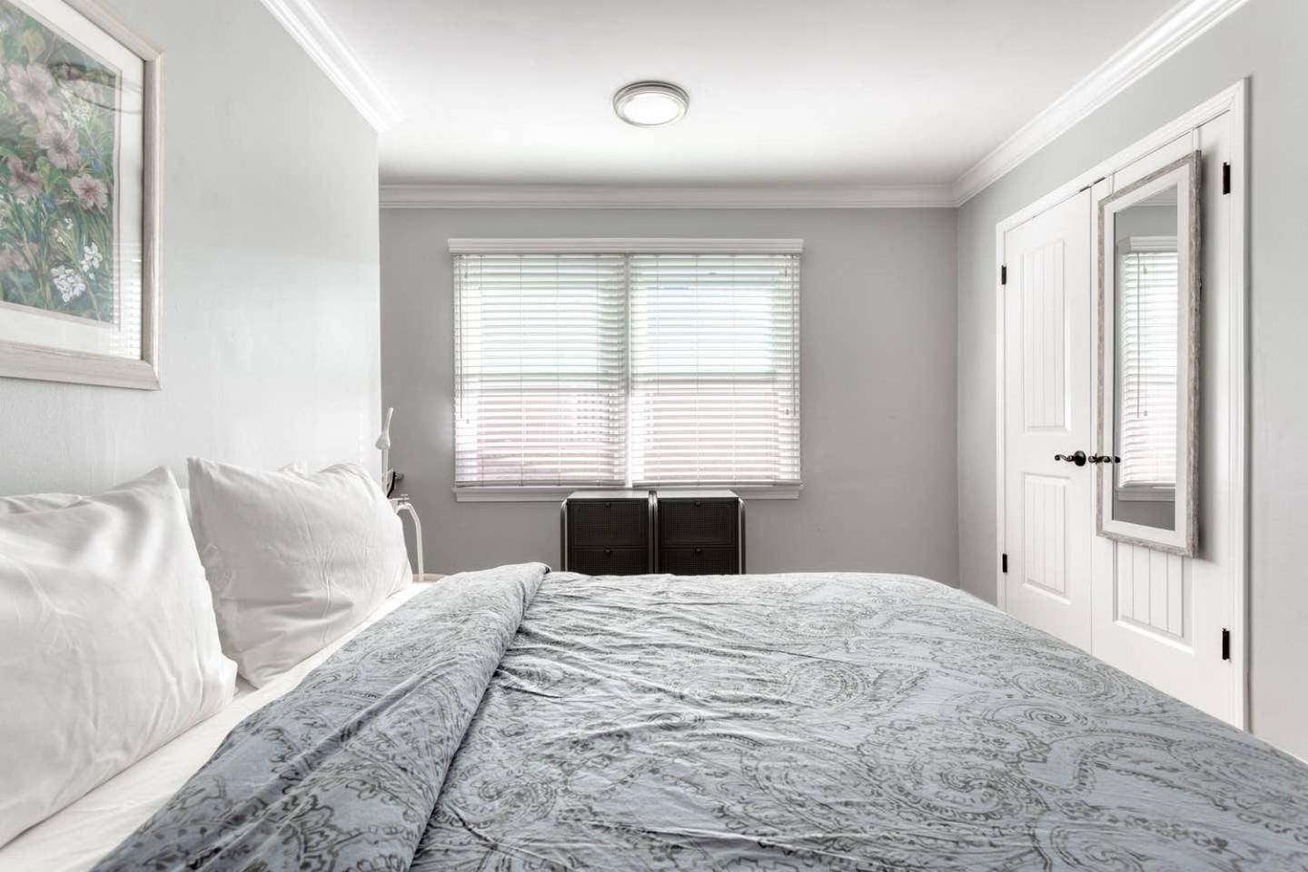 Two-Bedroom Apartment - Photo 17