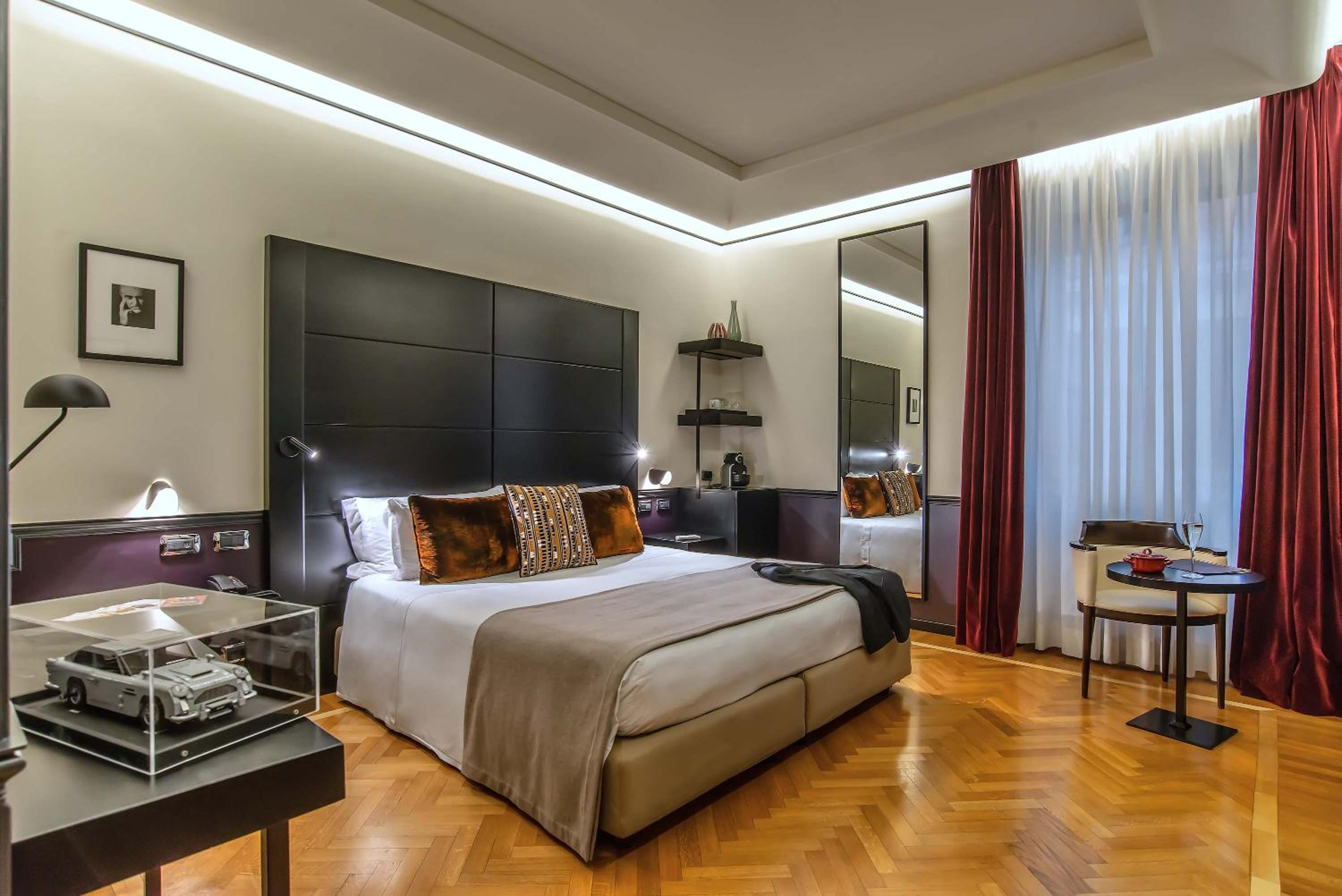 Deluxe Double or Twin Room with City View photo 3