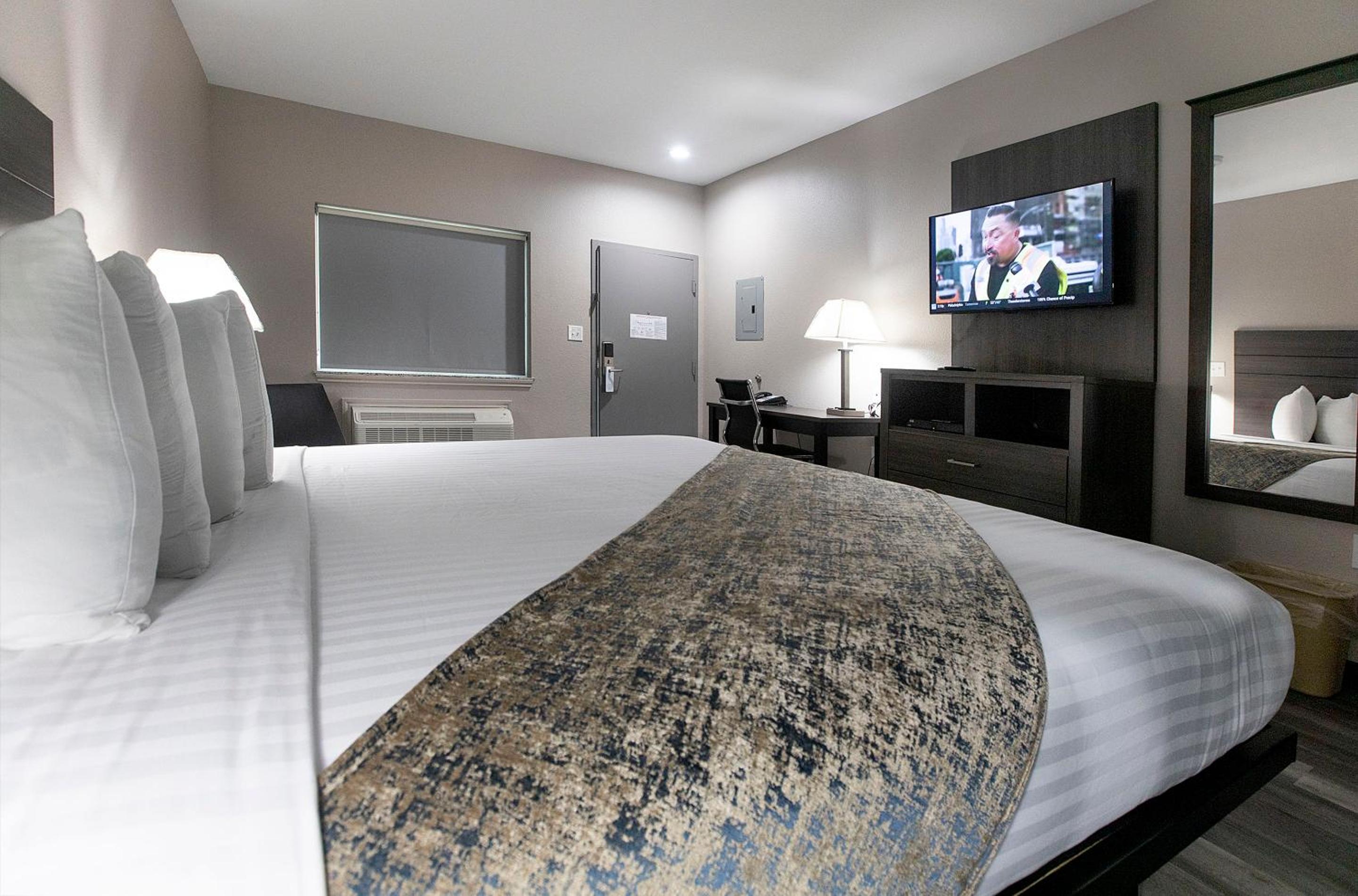 Standard King Room - Photo 1