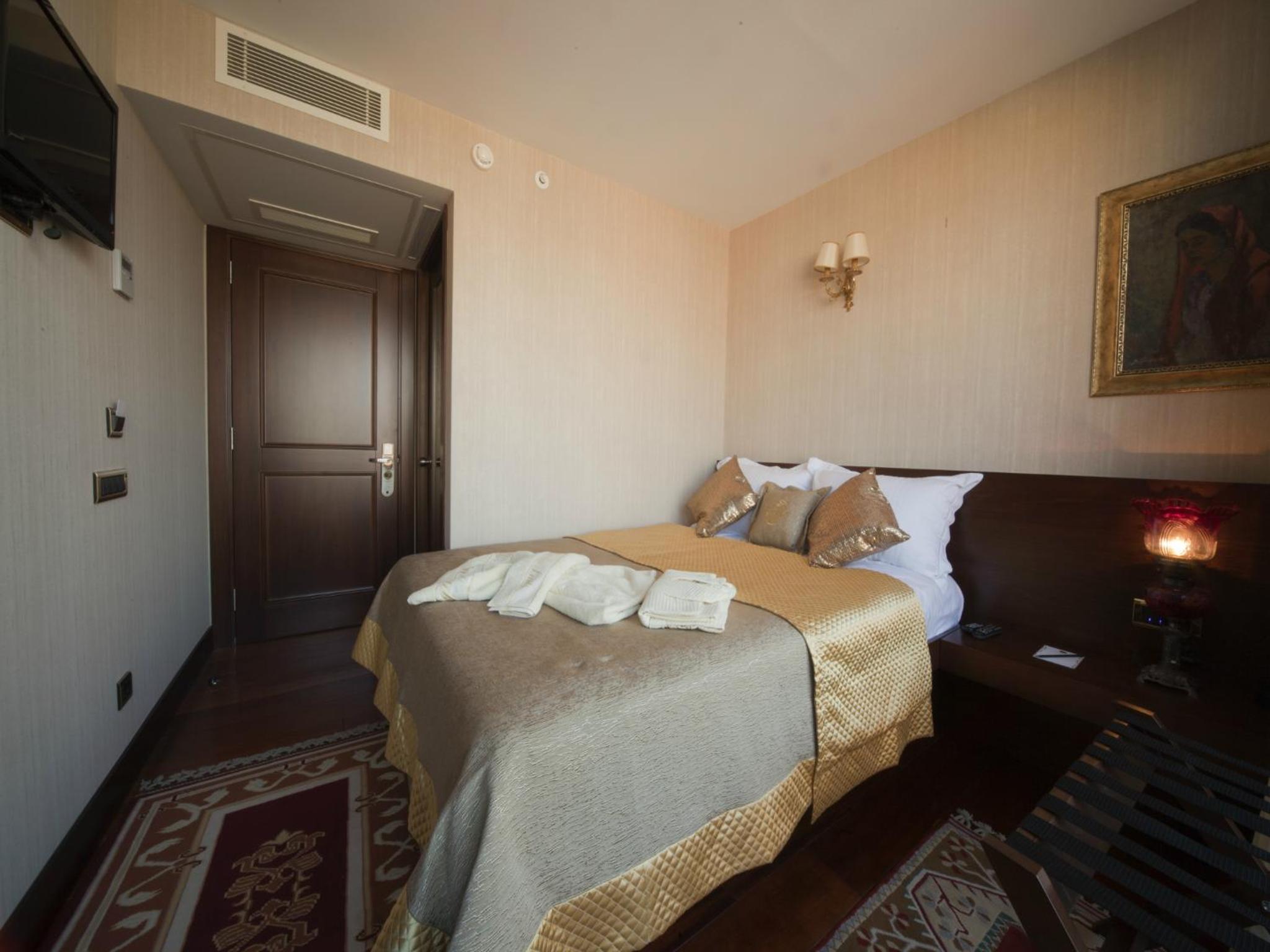 Economy Double Room photo 2