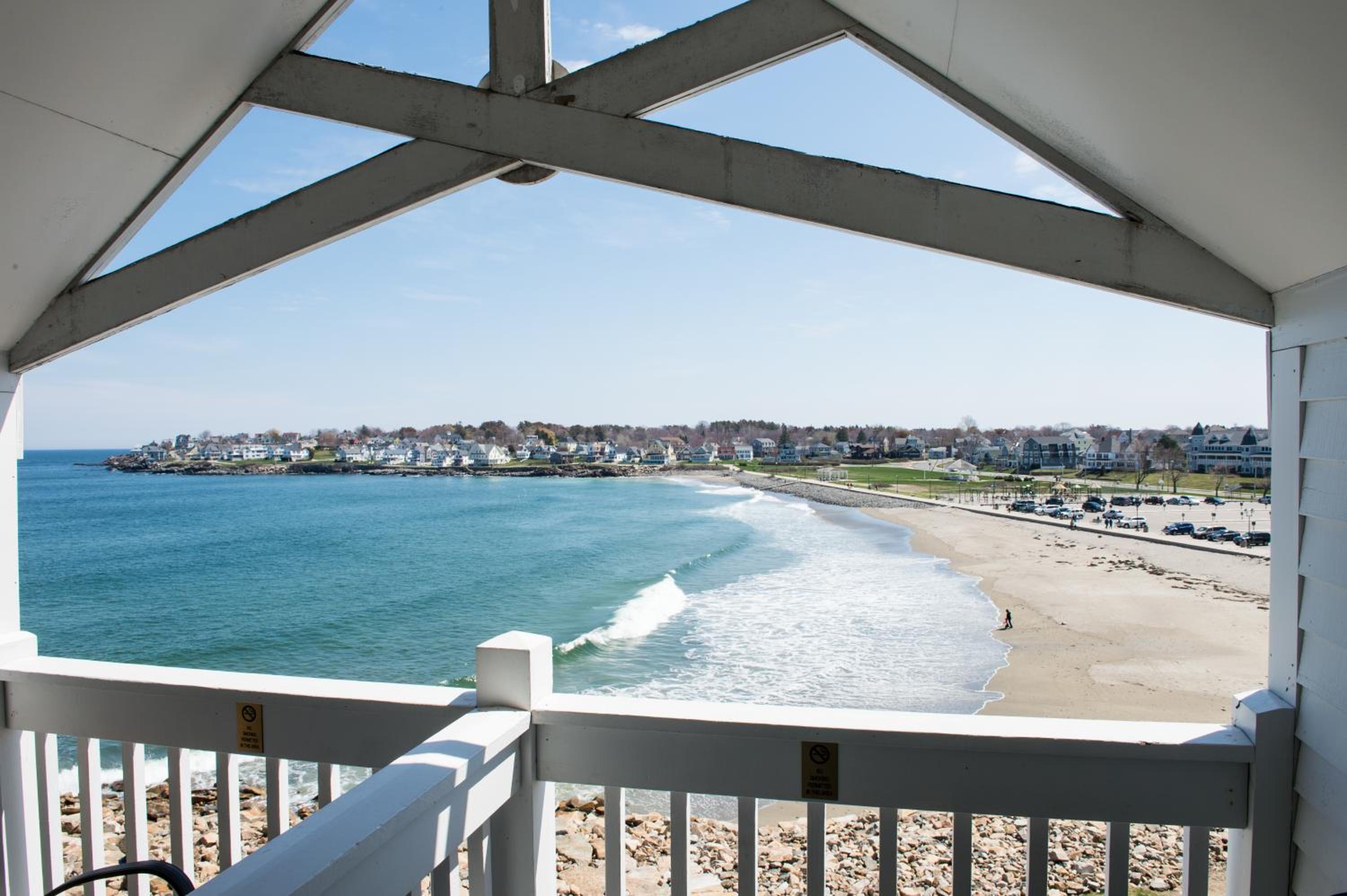 Deluxe King Ocean Front West photo 3
