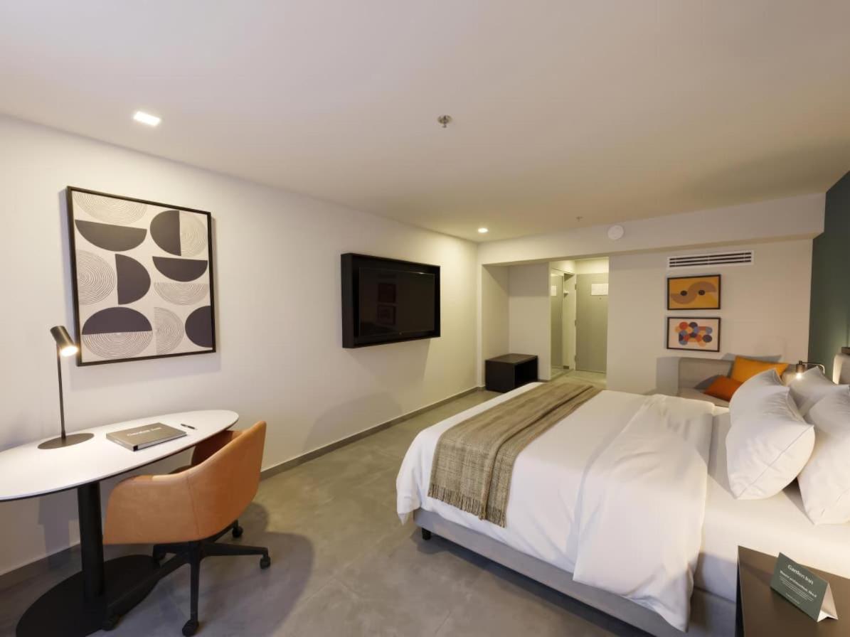 Standard King Room with City View