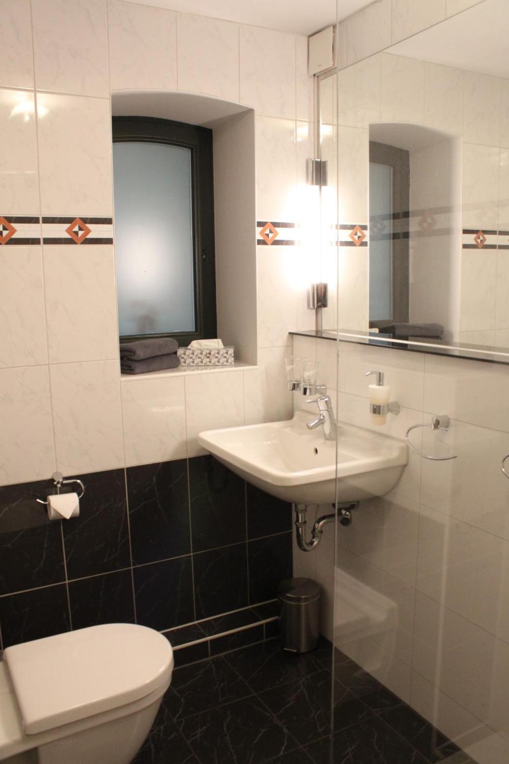 Double Room in Souterrain with Terrace