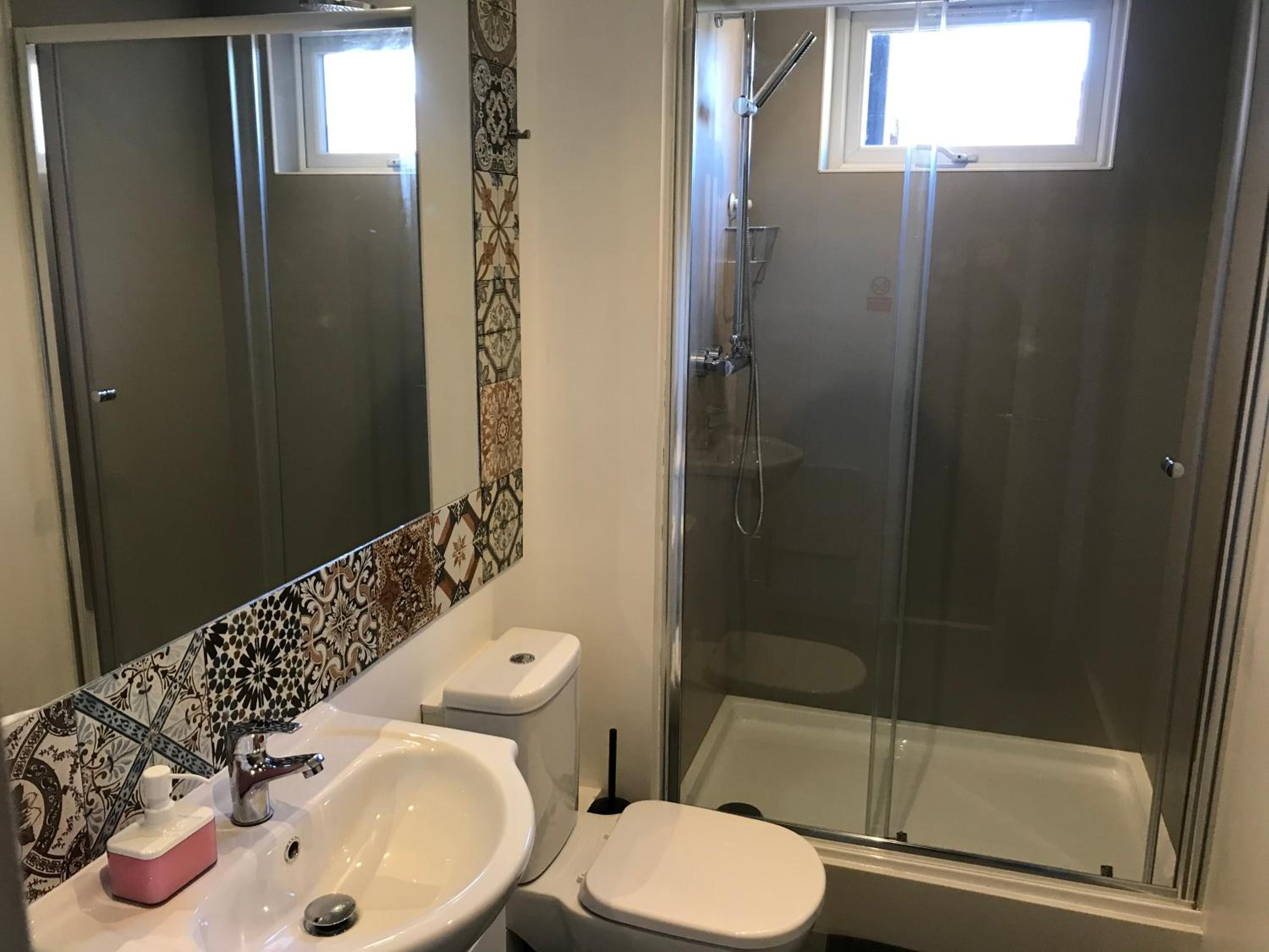 Double Room with Shared Bathroom photo 2