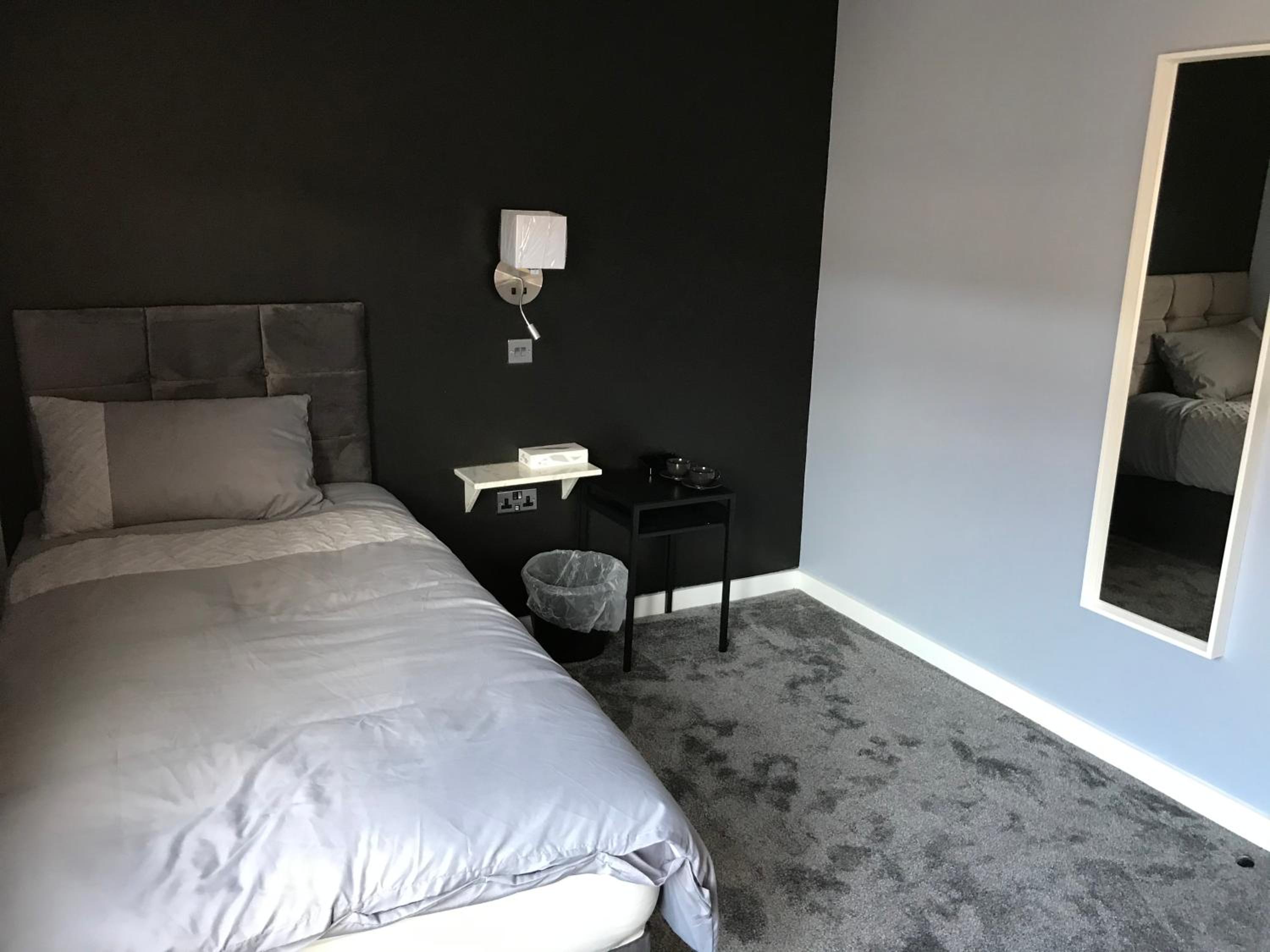 Twin Room with Shared Bathroom photo 1