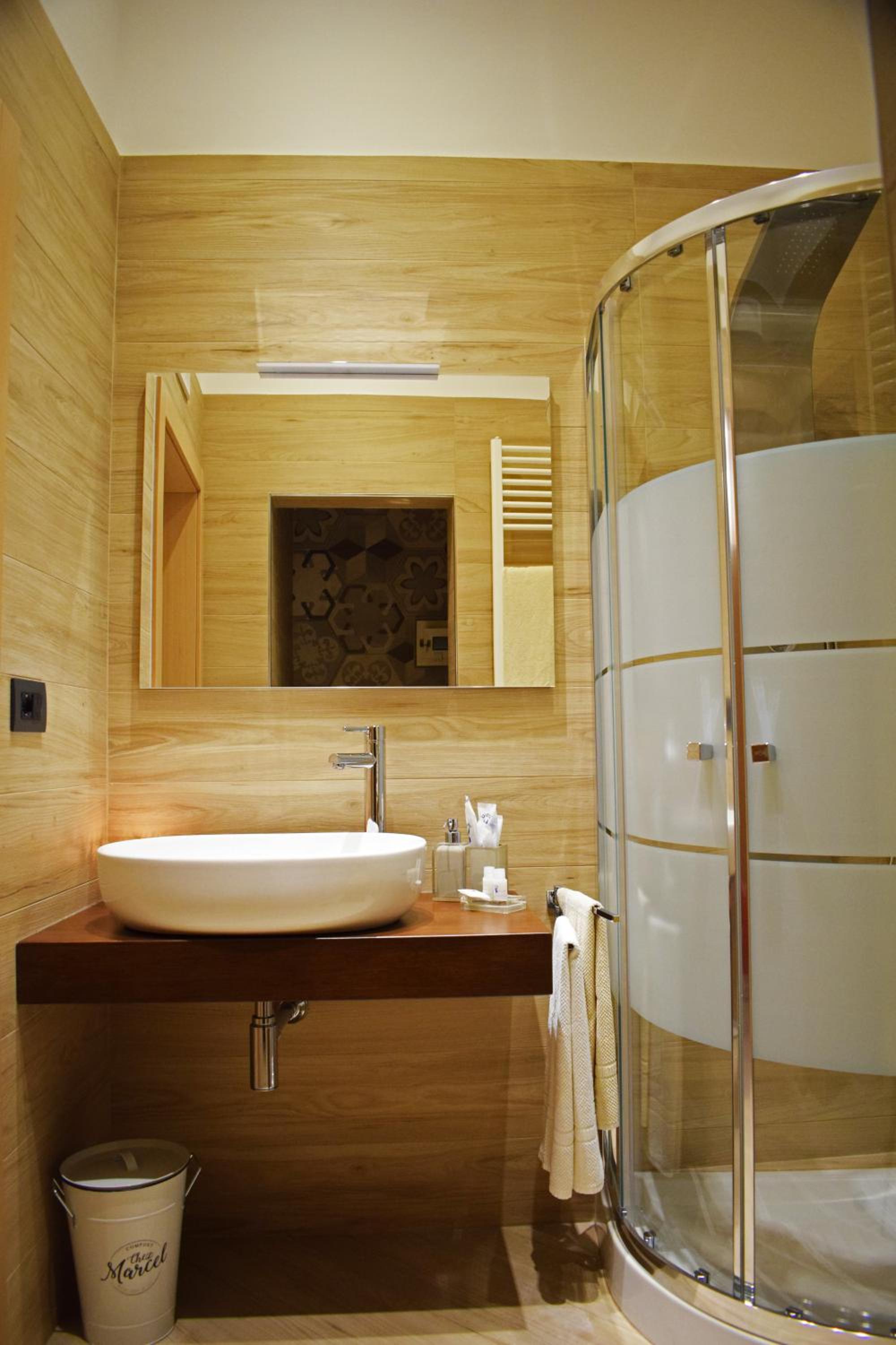 Deluxe Double Room - Photo 8