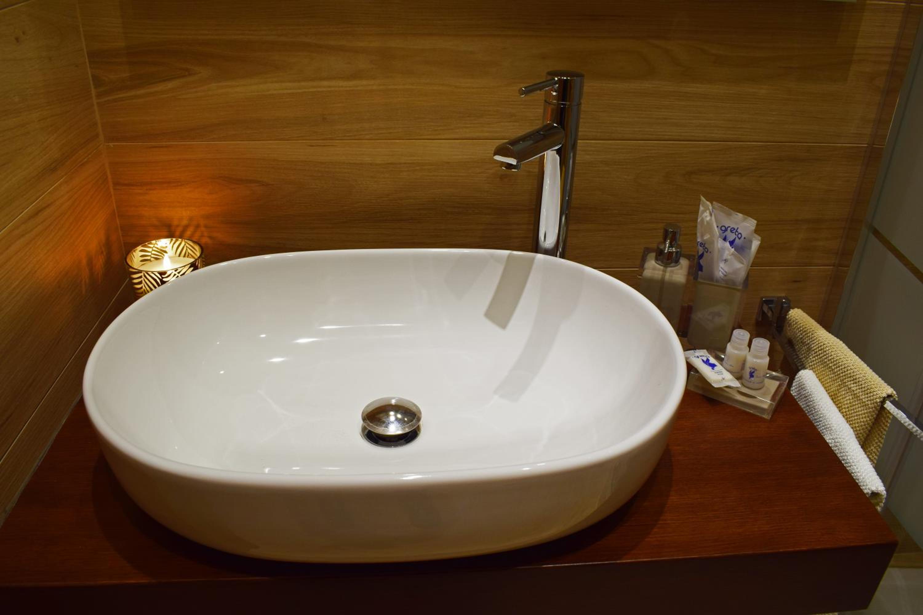 Deluxe Double Room - Photo 7