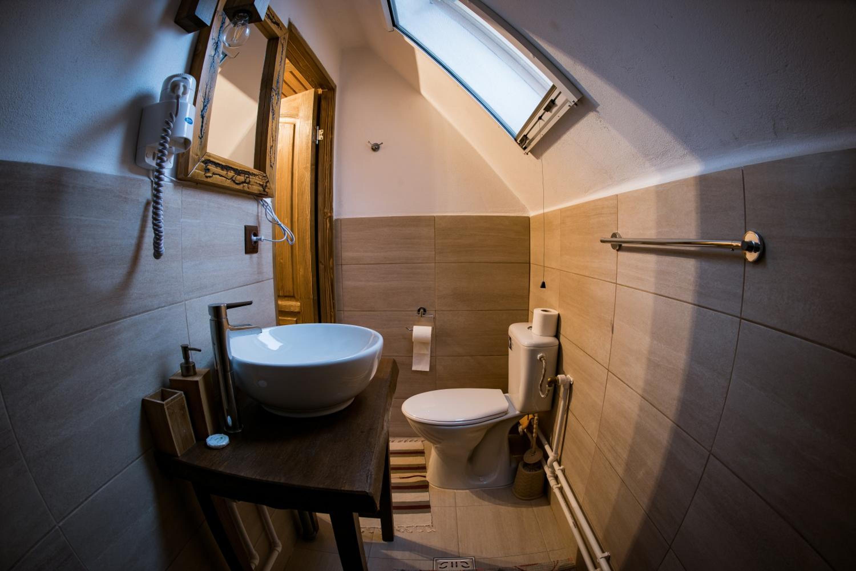Three-Bedroom House - Photo 6