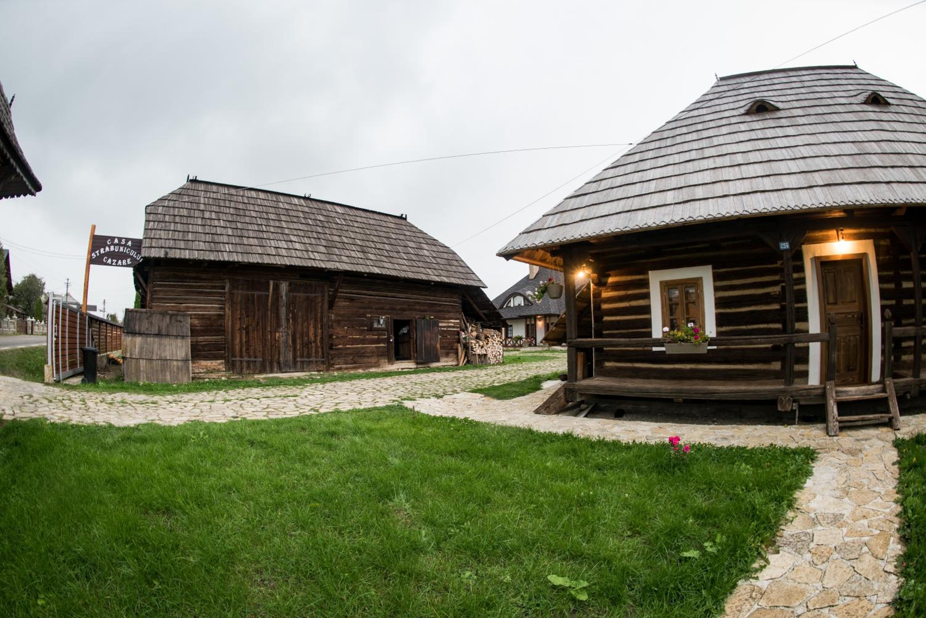 Three-Bedroom House - Photo 3