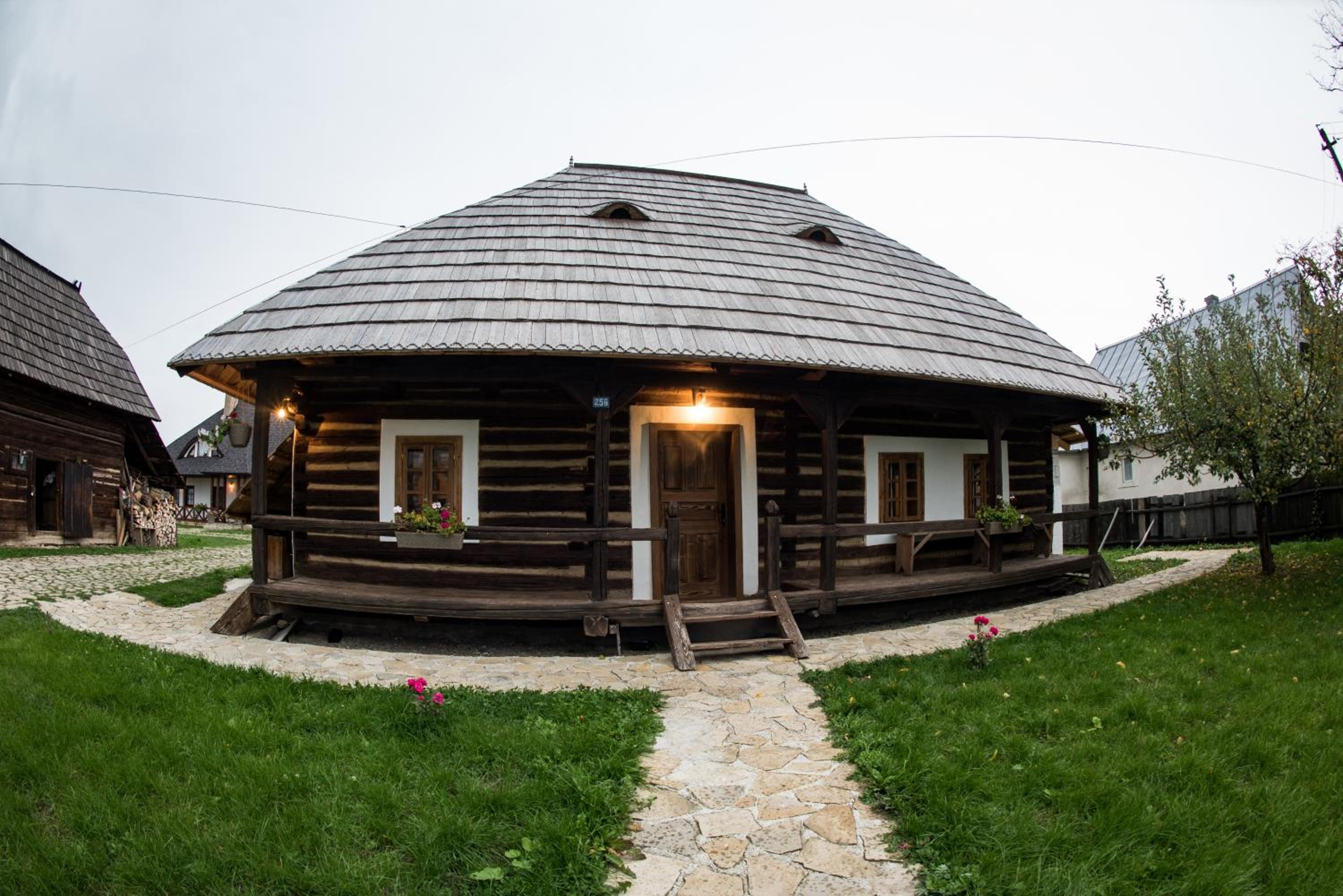 Three-Bedroom House - Photo 4