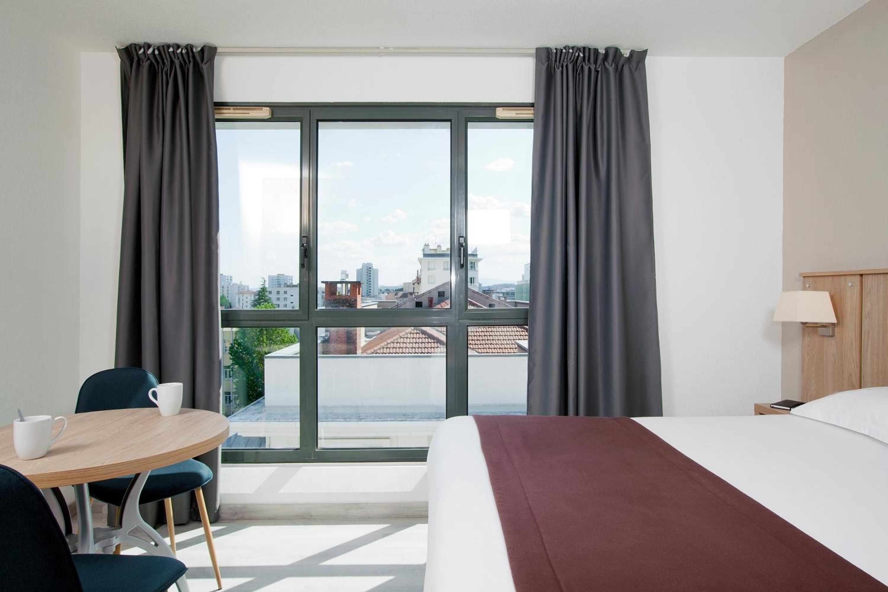 One-Bedroom Apartment - Photo 3