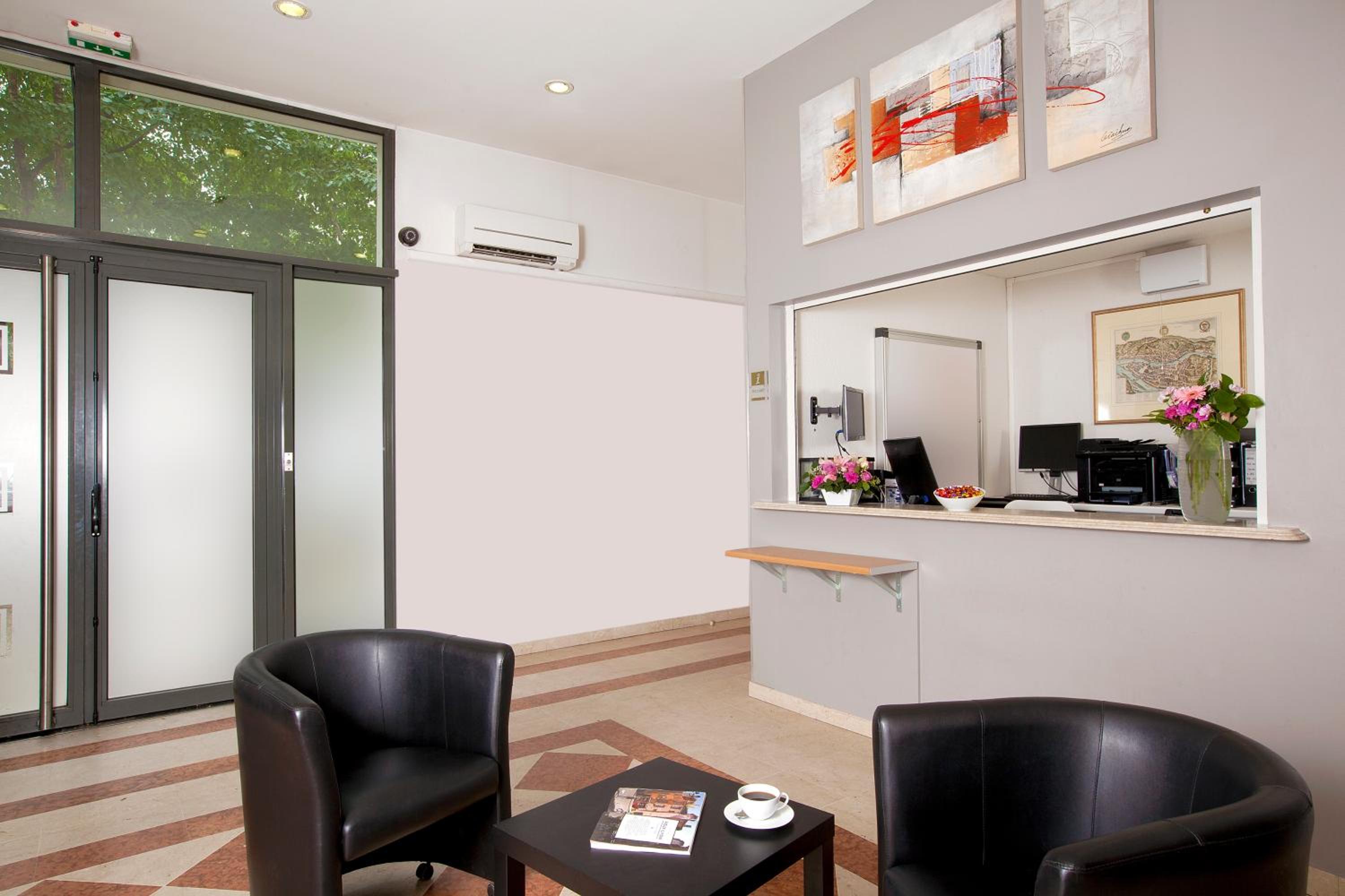 One-Bedroom Apartment - Photo 6
