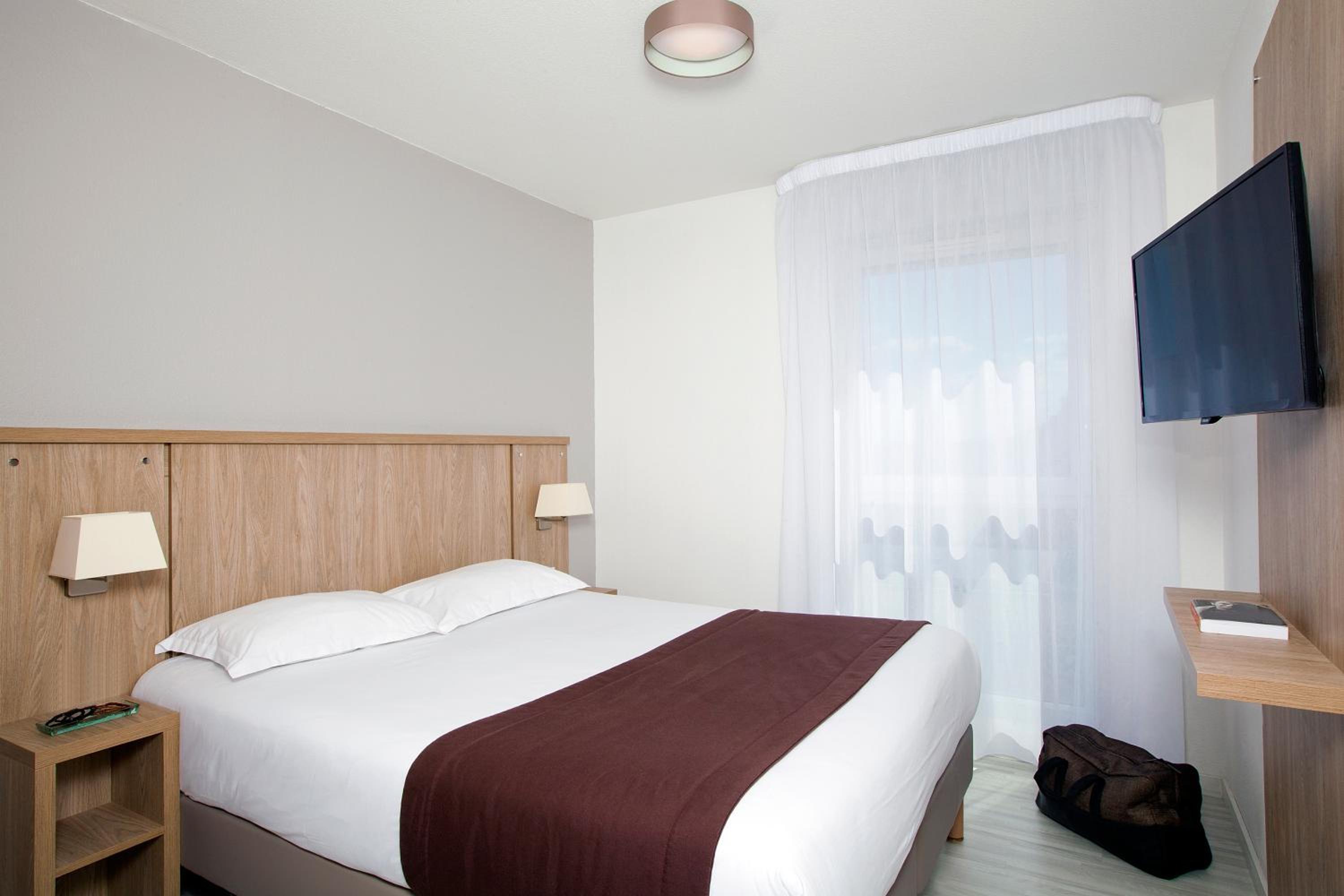 One-Bedroom Apartment - Photo 7