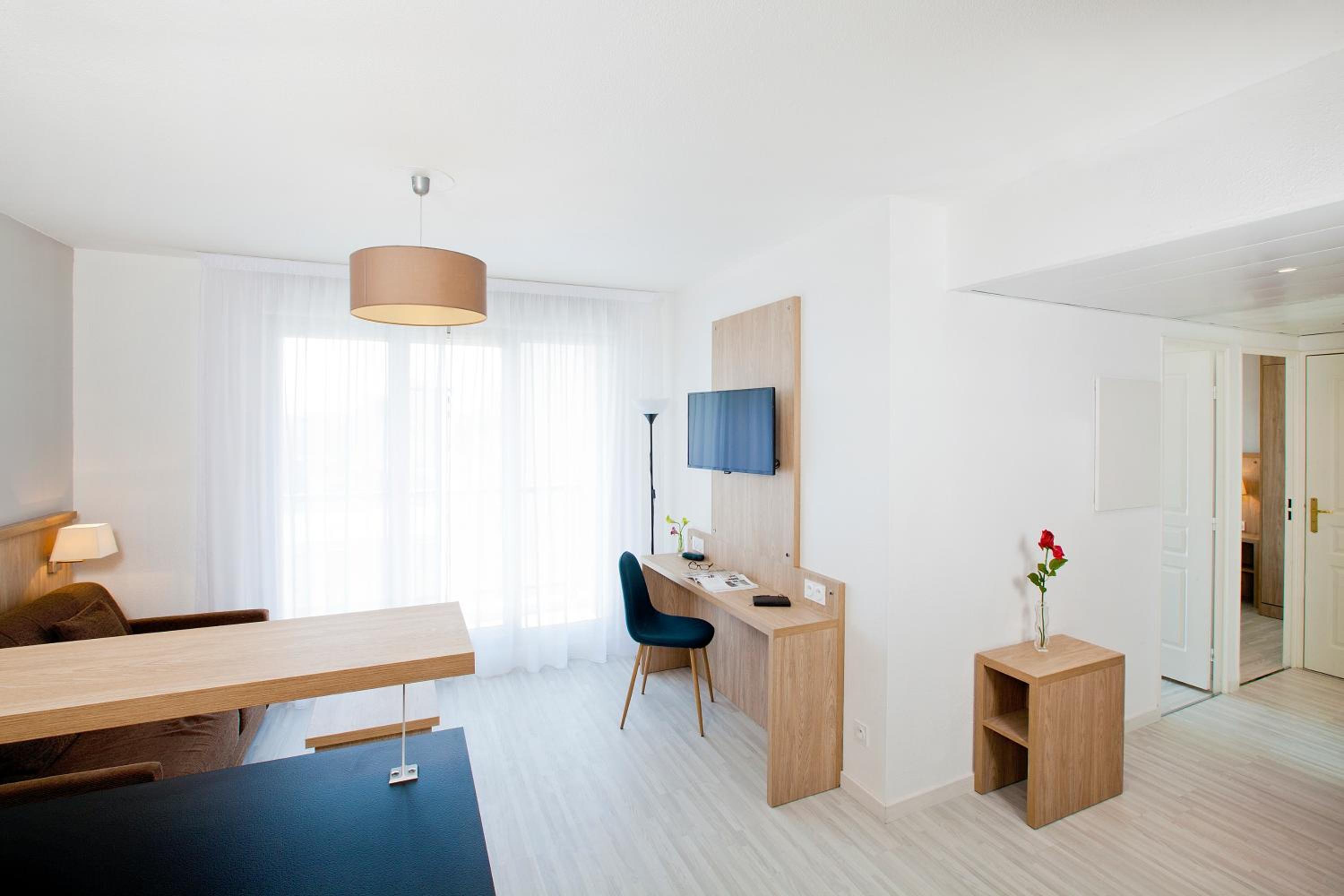 One-Bedroom Apartment - Photo 5