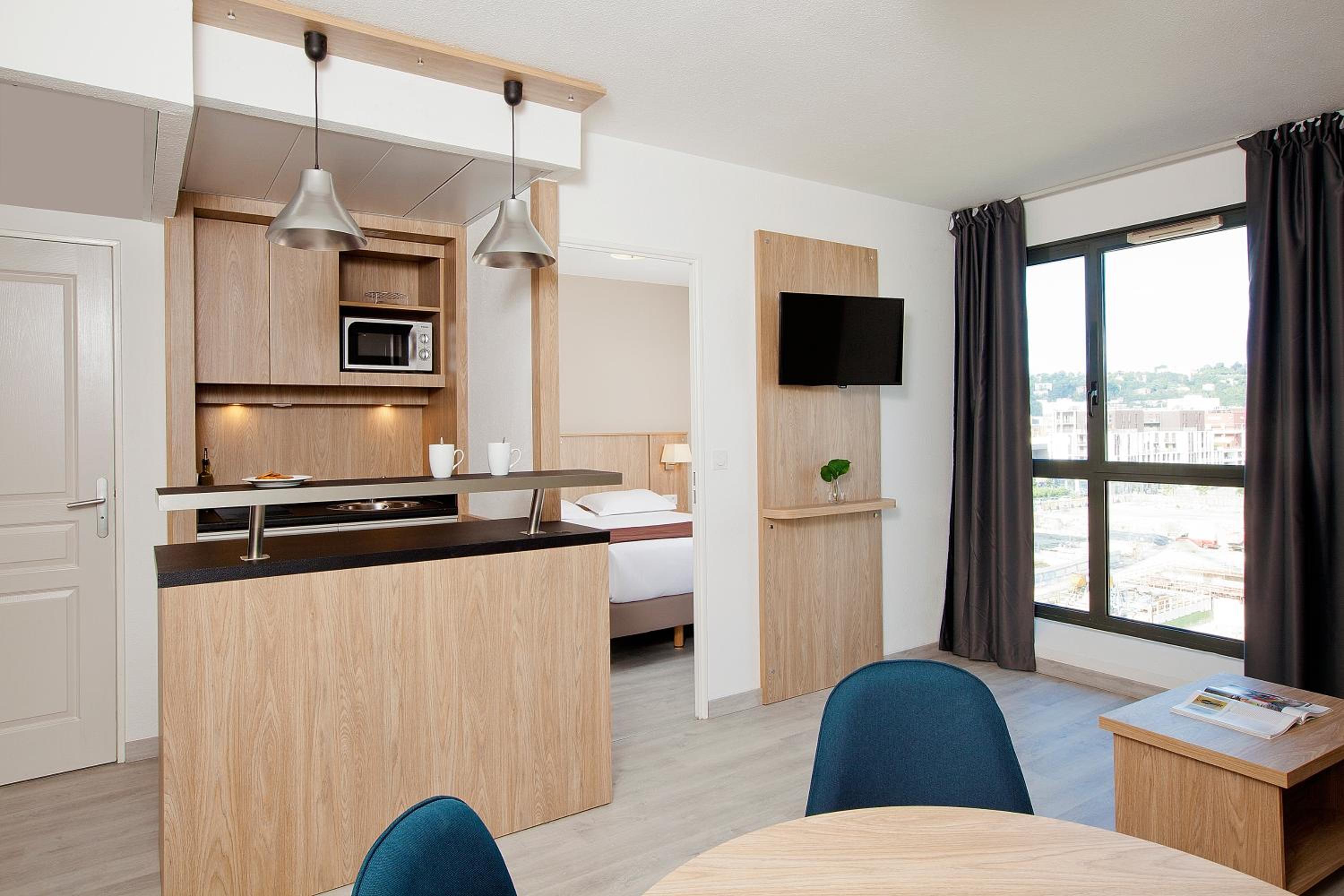 One-Bedroom Apartment - Photo 1