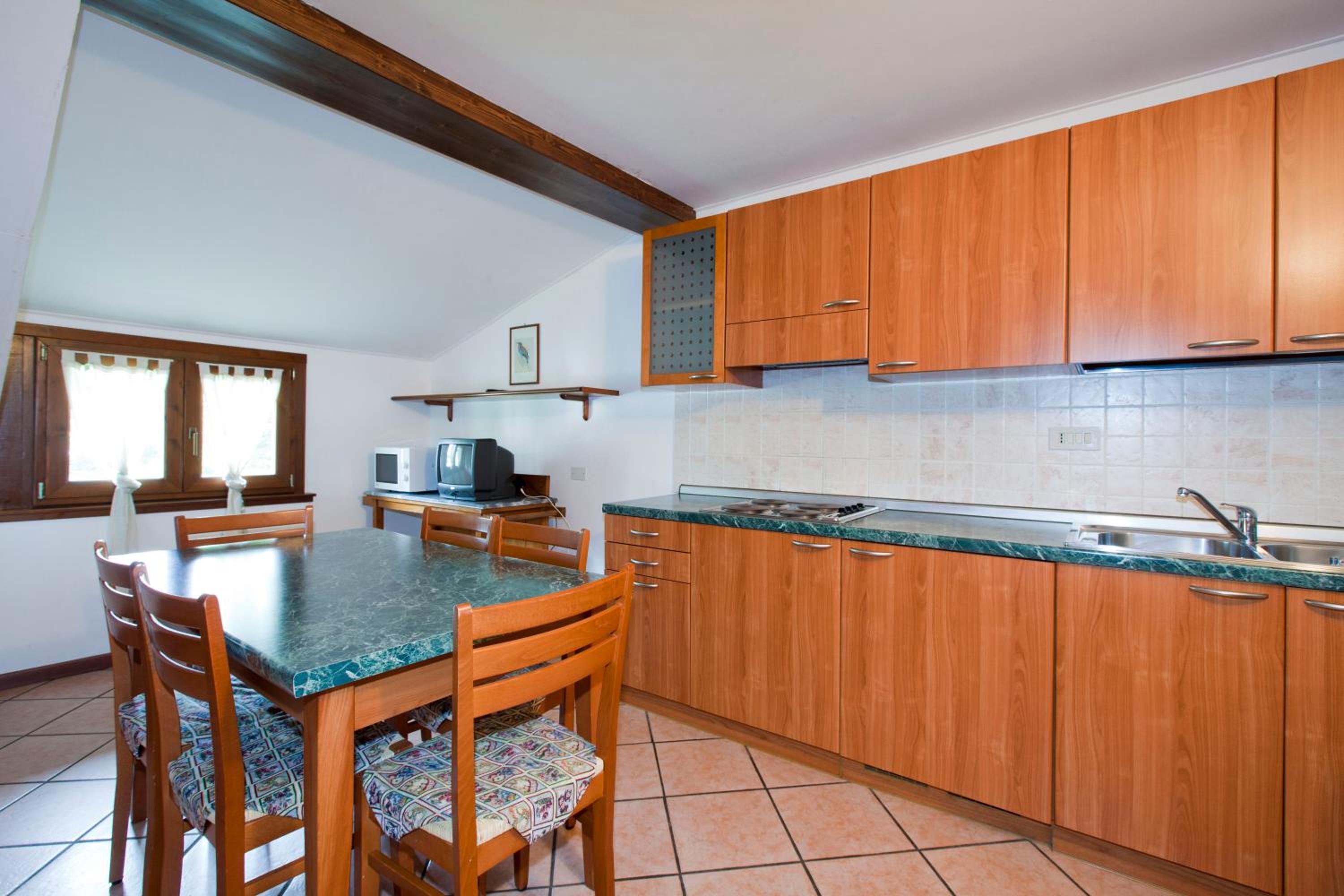 Three-Bedroom Apartment - Photo 4