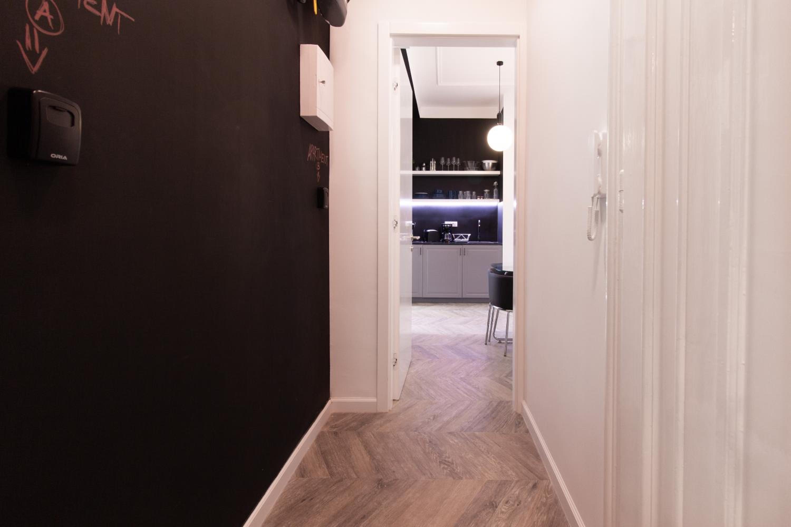 One-Bedroom Apartment - Photo 25