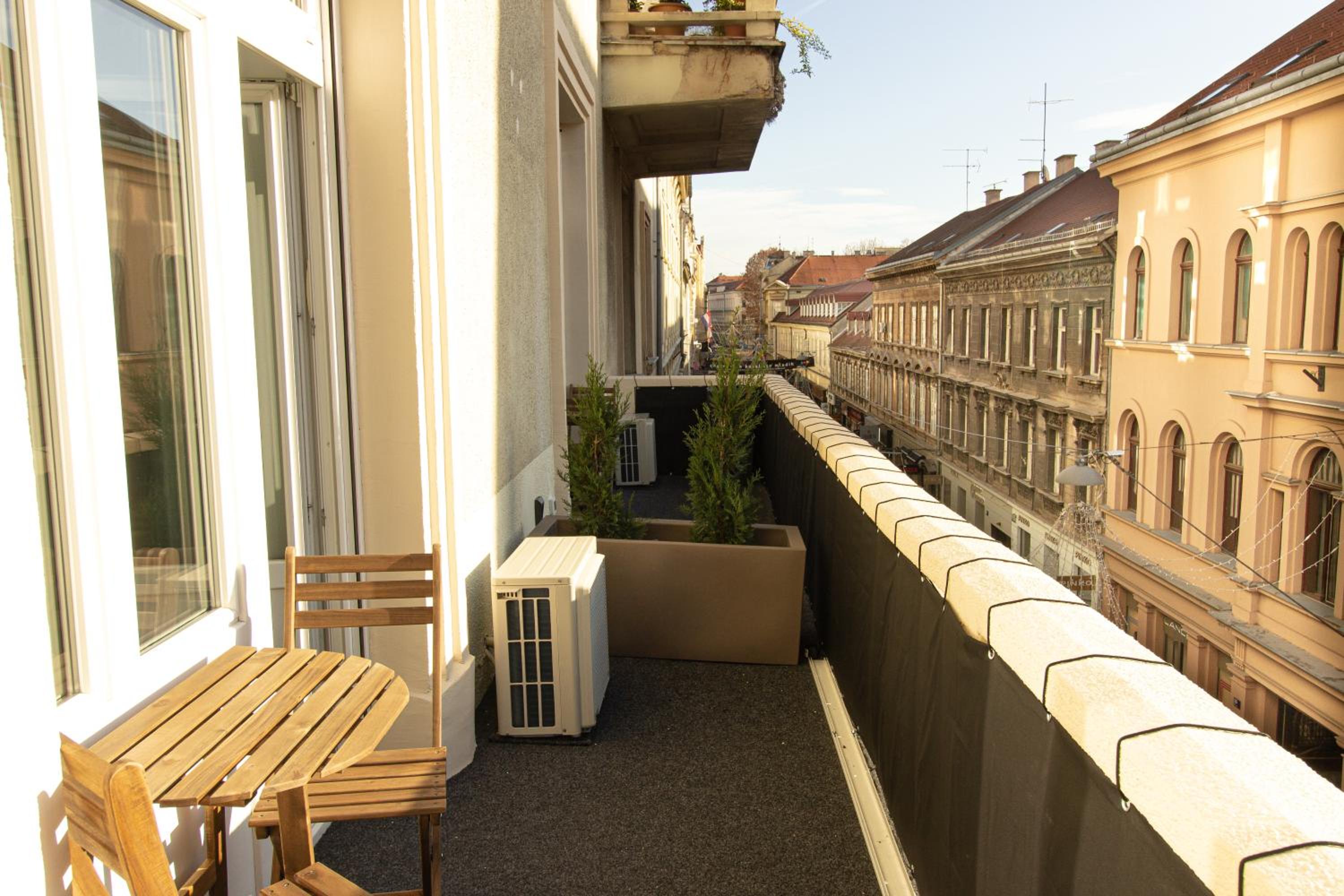 One-Bedroom Apartment - Photo 22