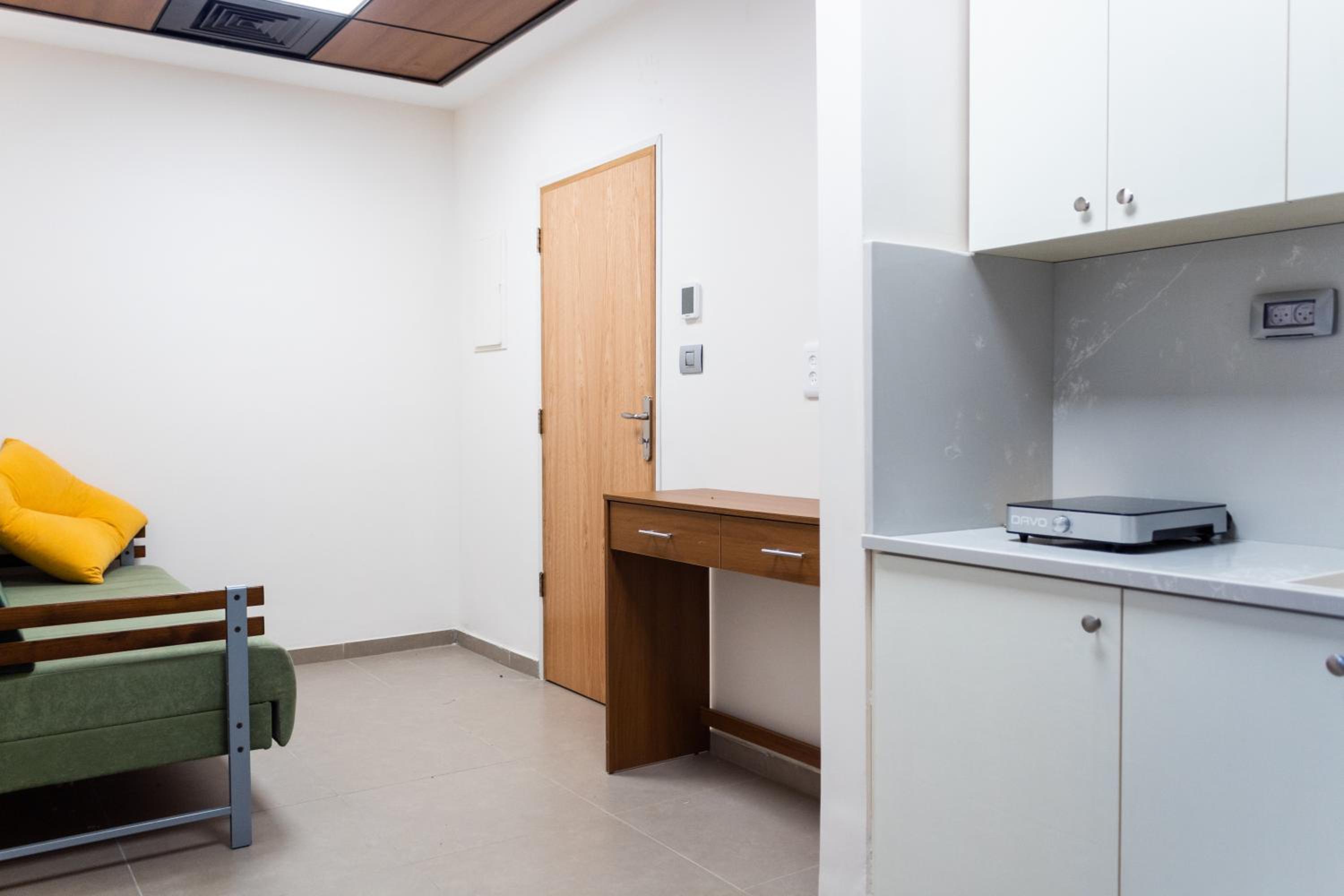 Apartment with Balcony - Photo 5