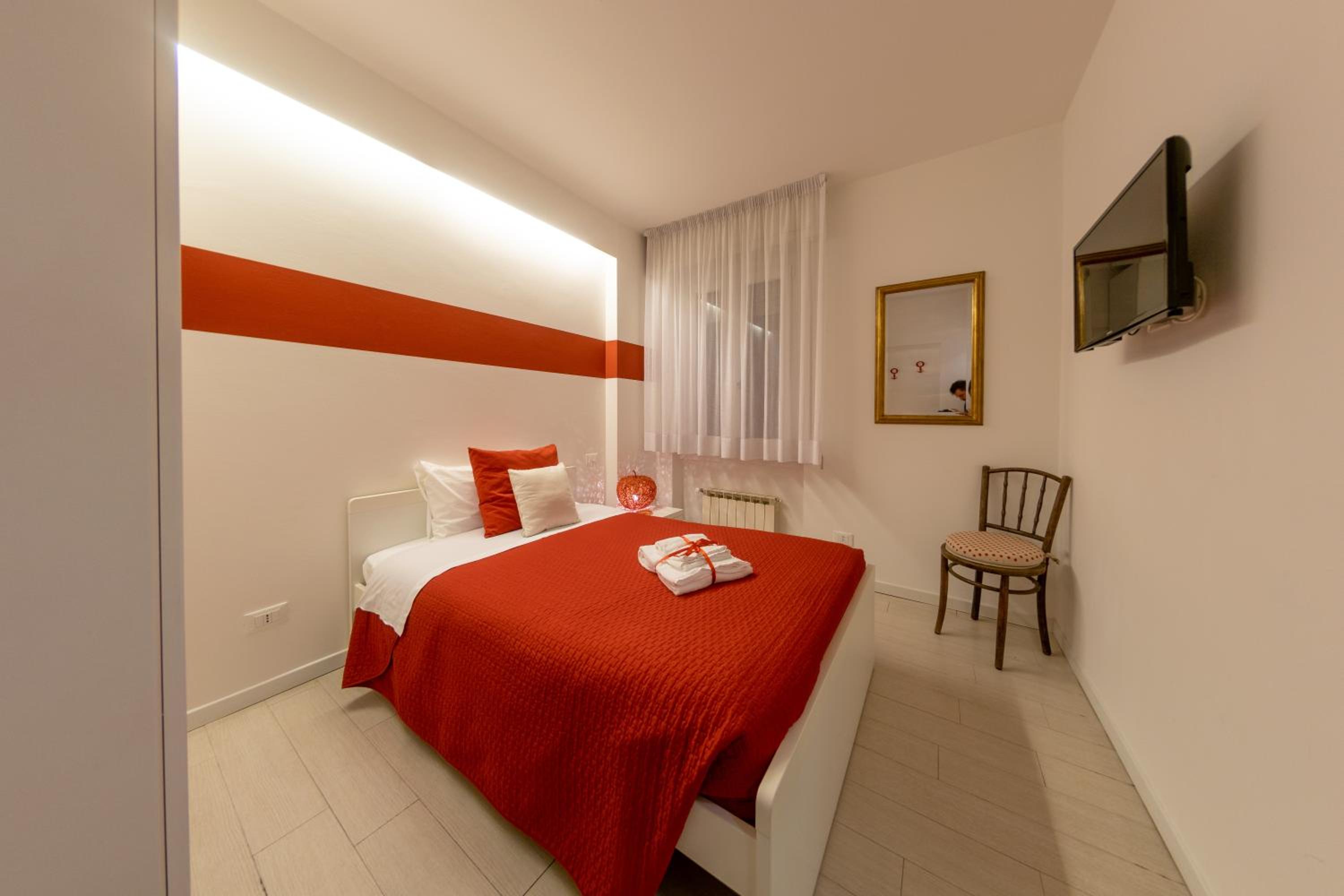 Single Room with Private Bathroom and Shared Kitchen