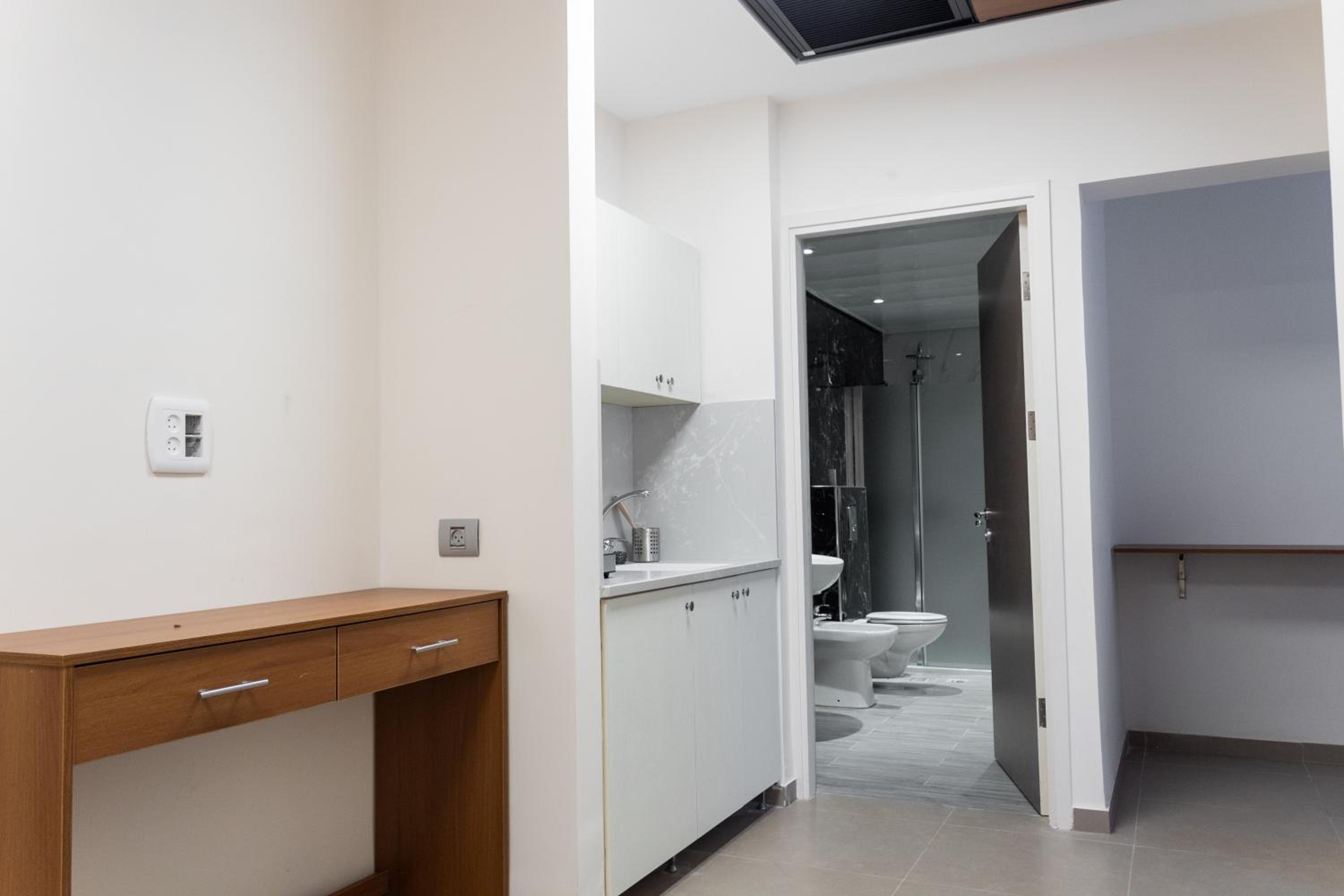 Apartment with Balcony - Photo 6