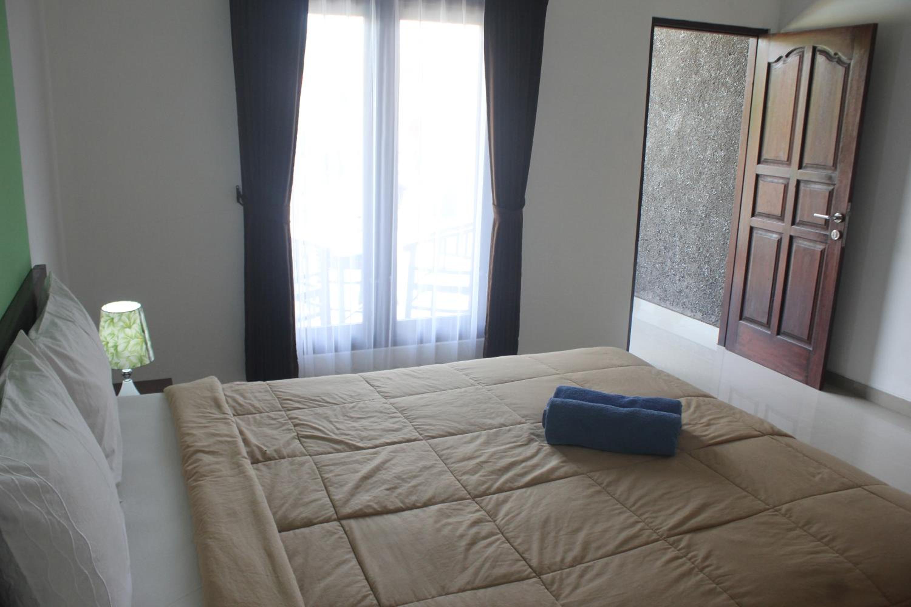 Double Room with Pool View - Photo 6