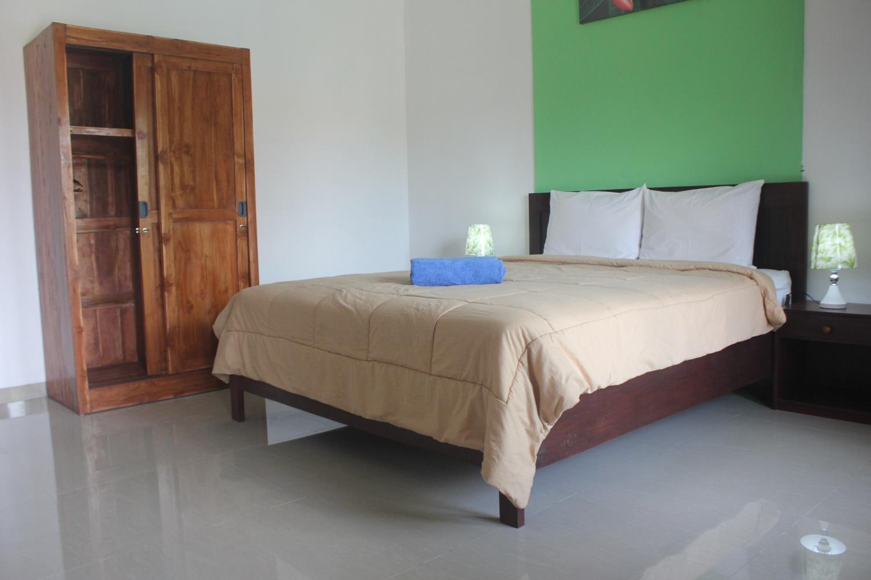 Double Room with Pool View - Photo 8