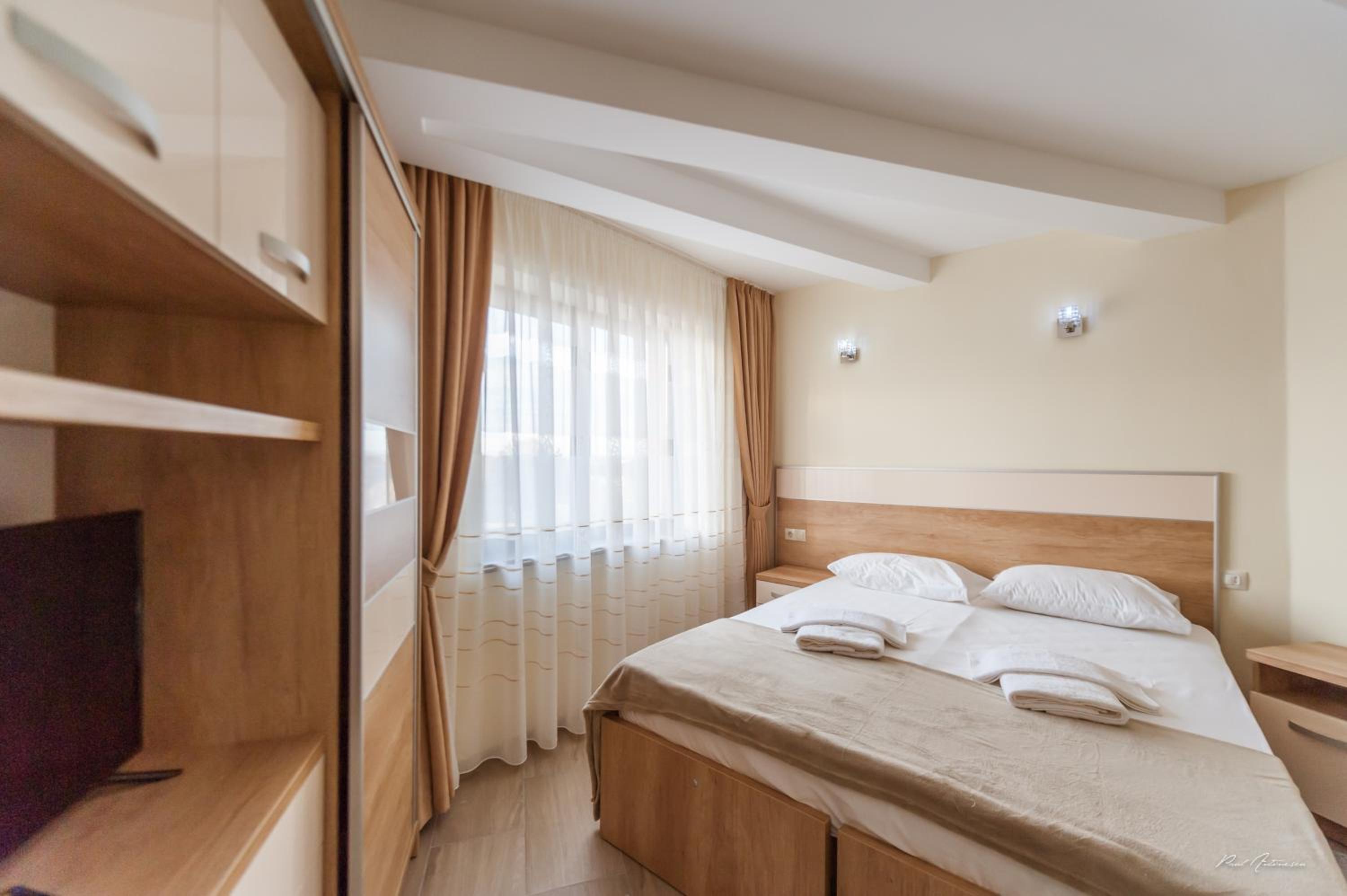 One-Bedroom Apartment - Photo 1