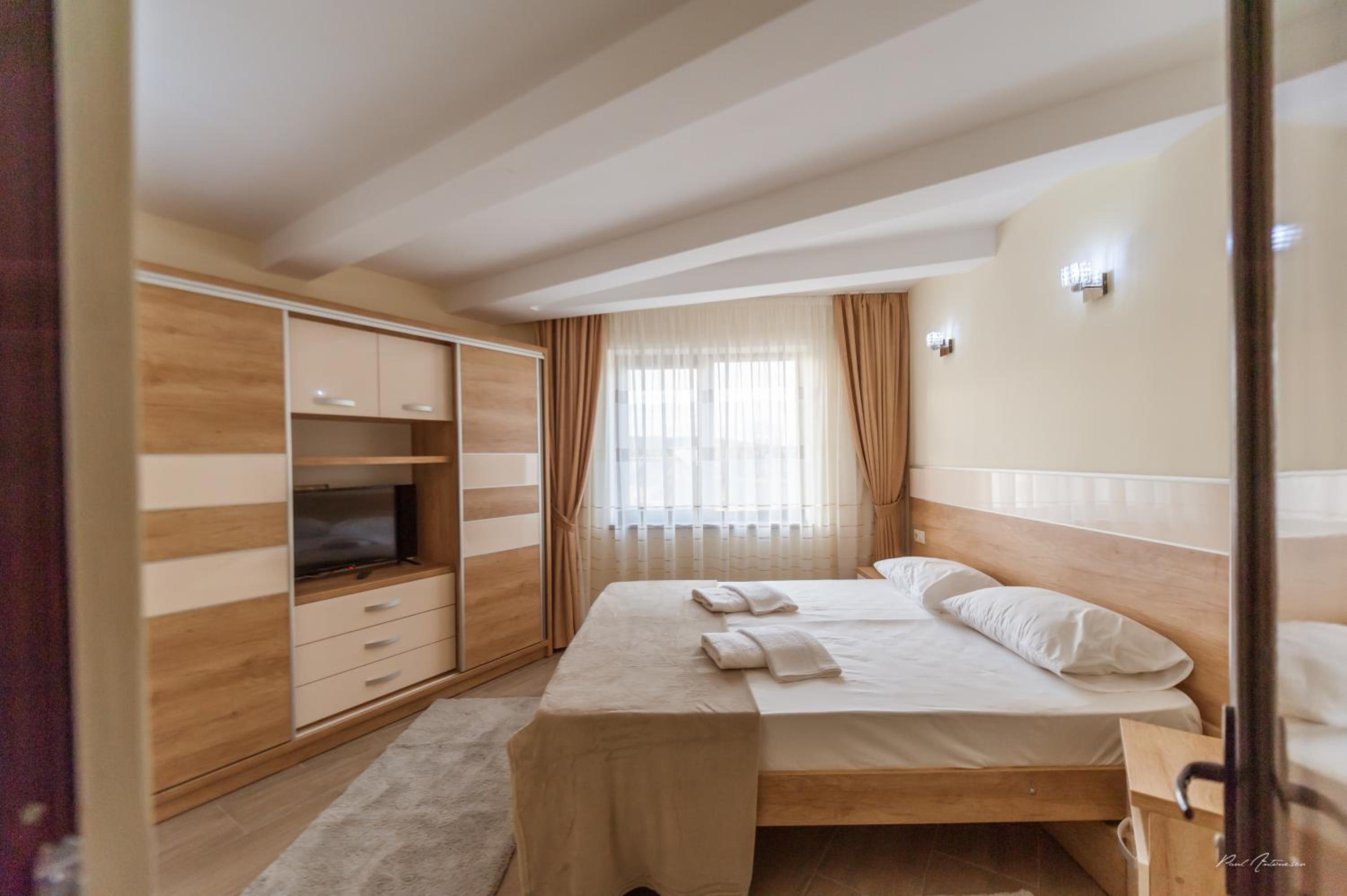 One-Bedroom Apartment - Photo 3