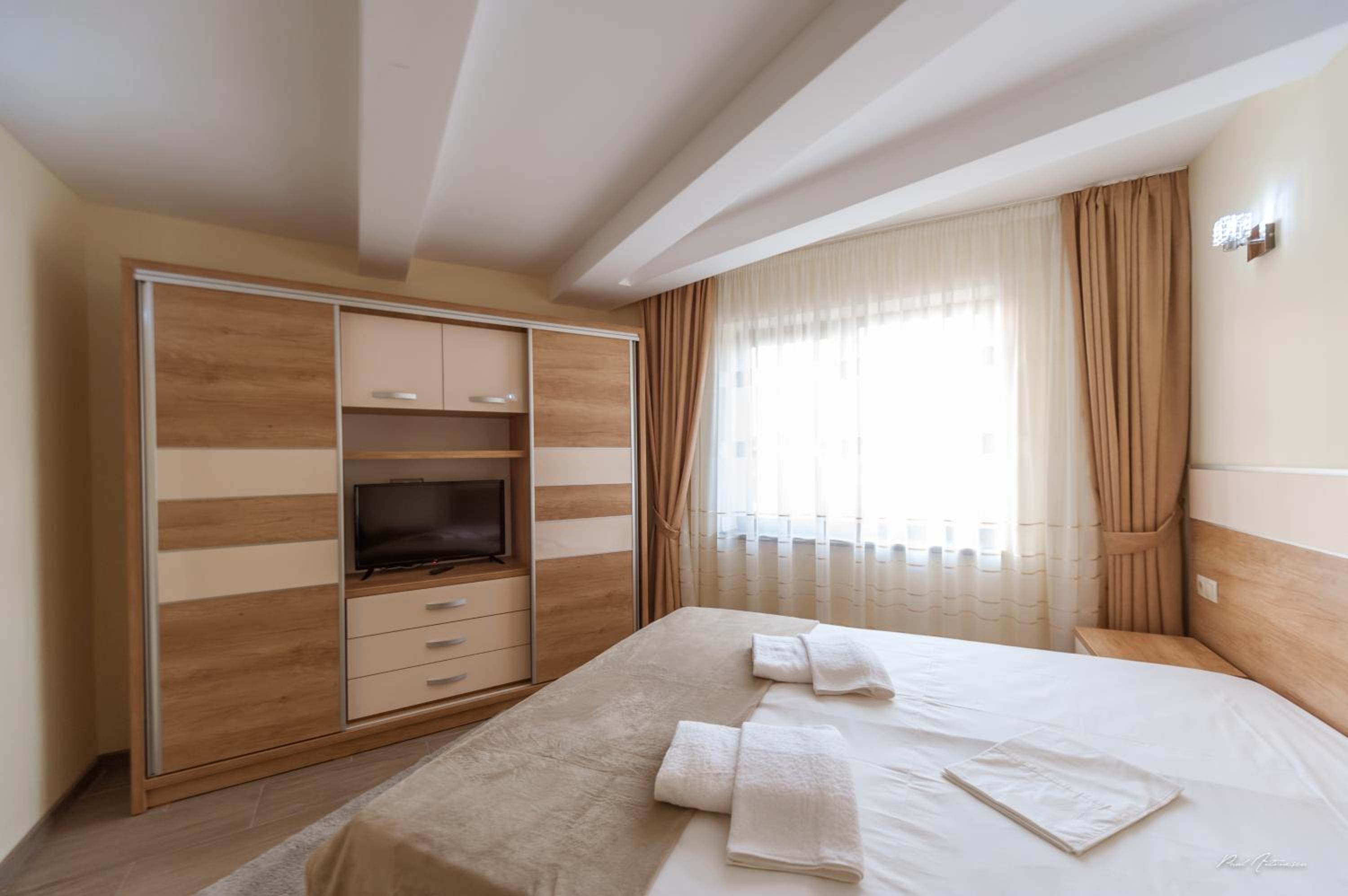One-Bedroom Apartment - Photo 11
