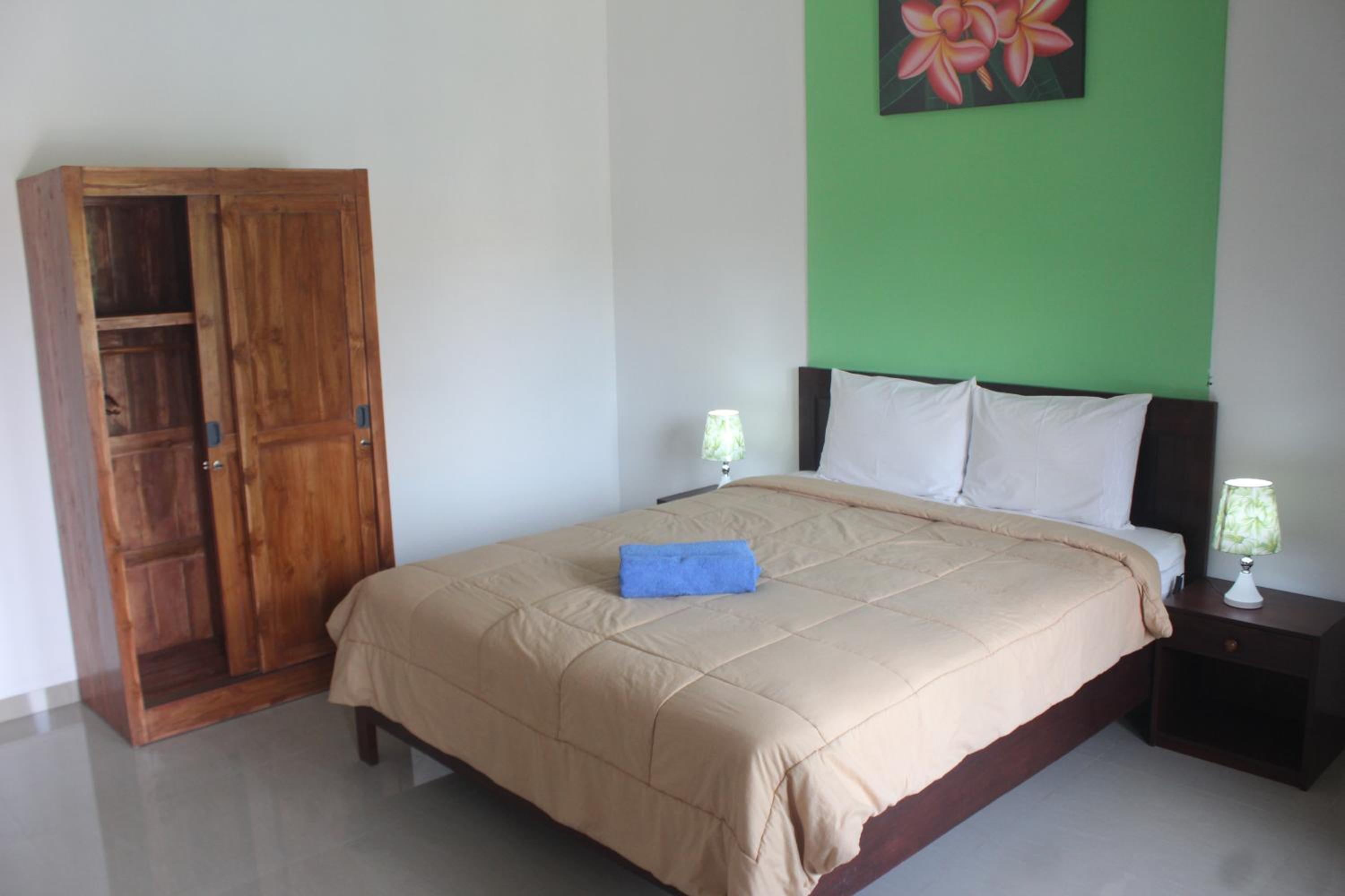 Double Room with Pool View - Photo 10