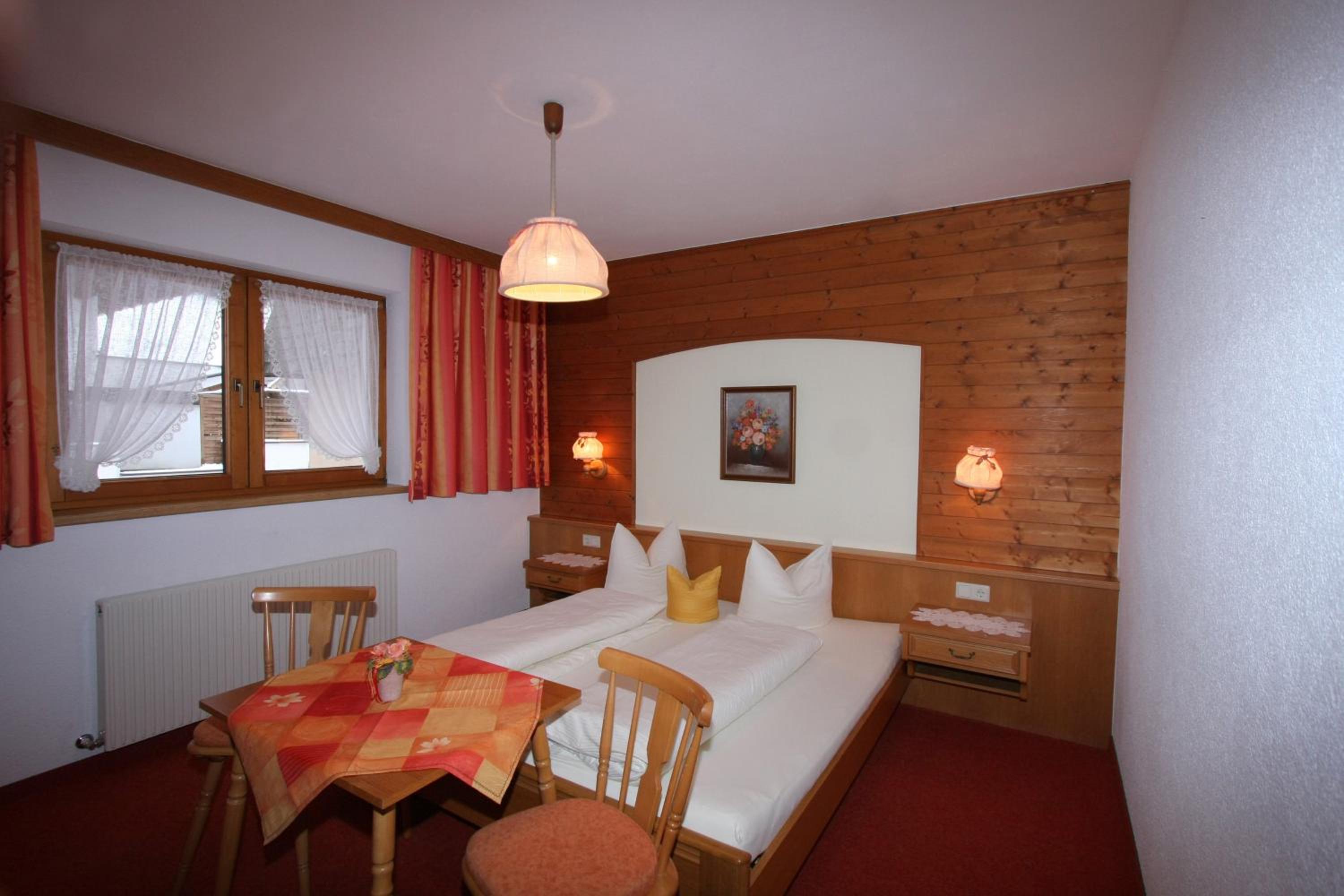 One-Bedroom Apartment - Photo 4