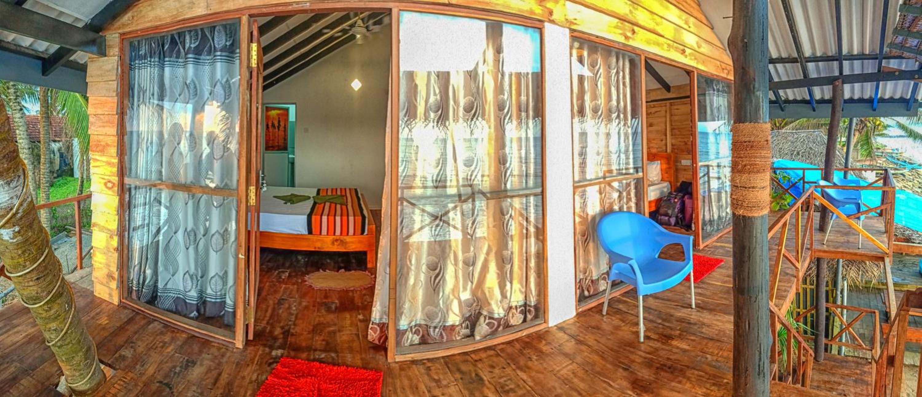 Deluxe Double Room with Balcony and Sea View photo 3