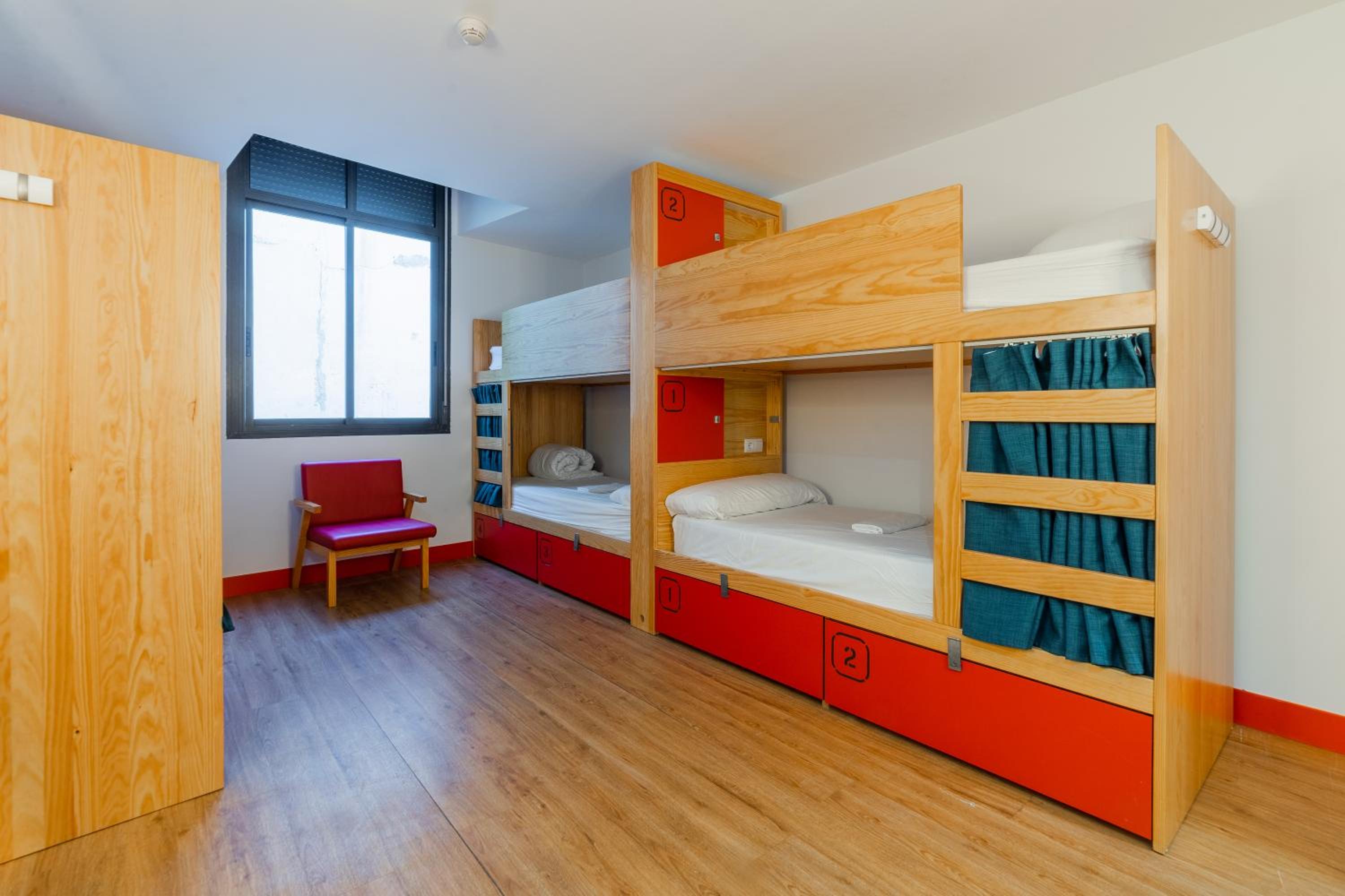 Bed in 6-Bed Female Dormitory Room photo 2