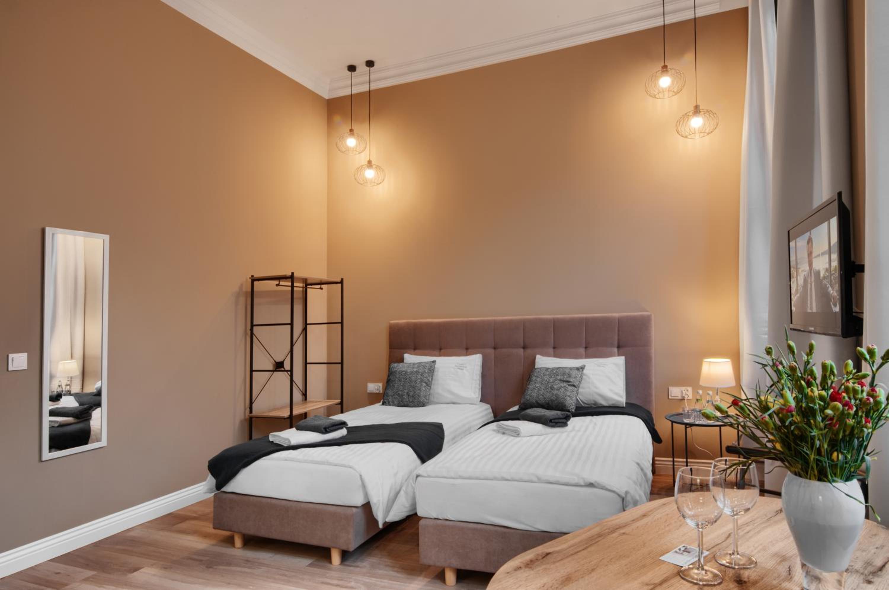 Studio Apartment - Photo 1