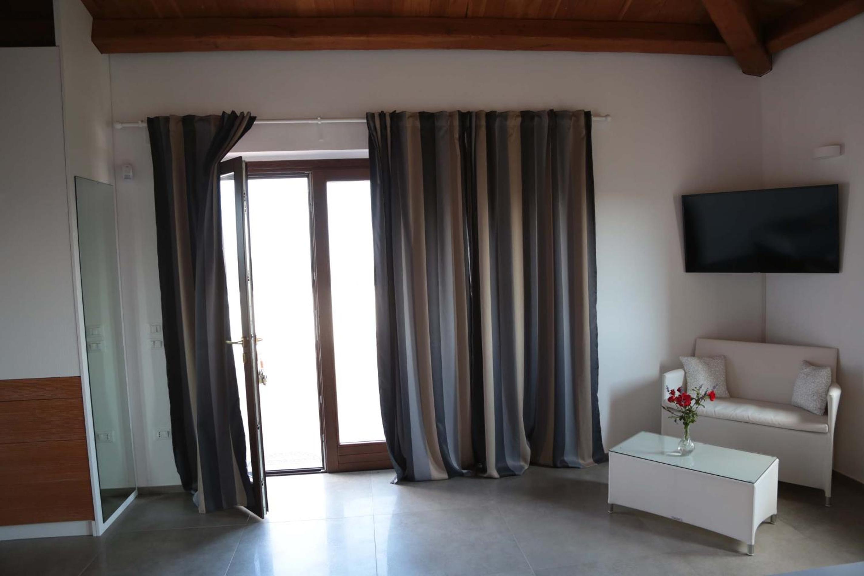 Triple Room with Terrace photo 1