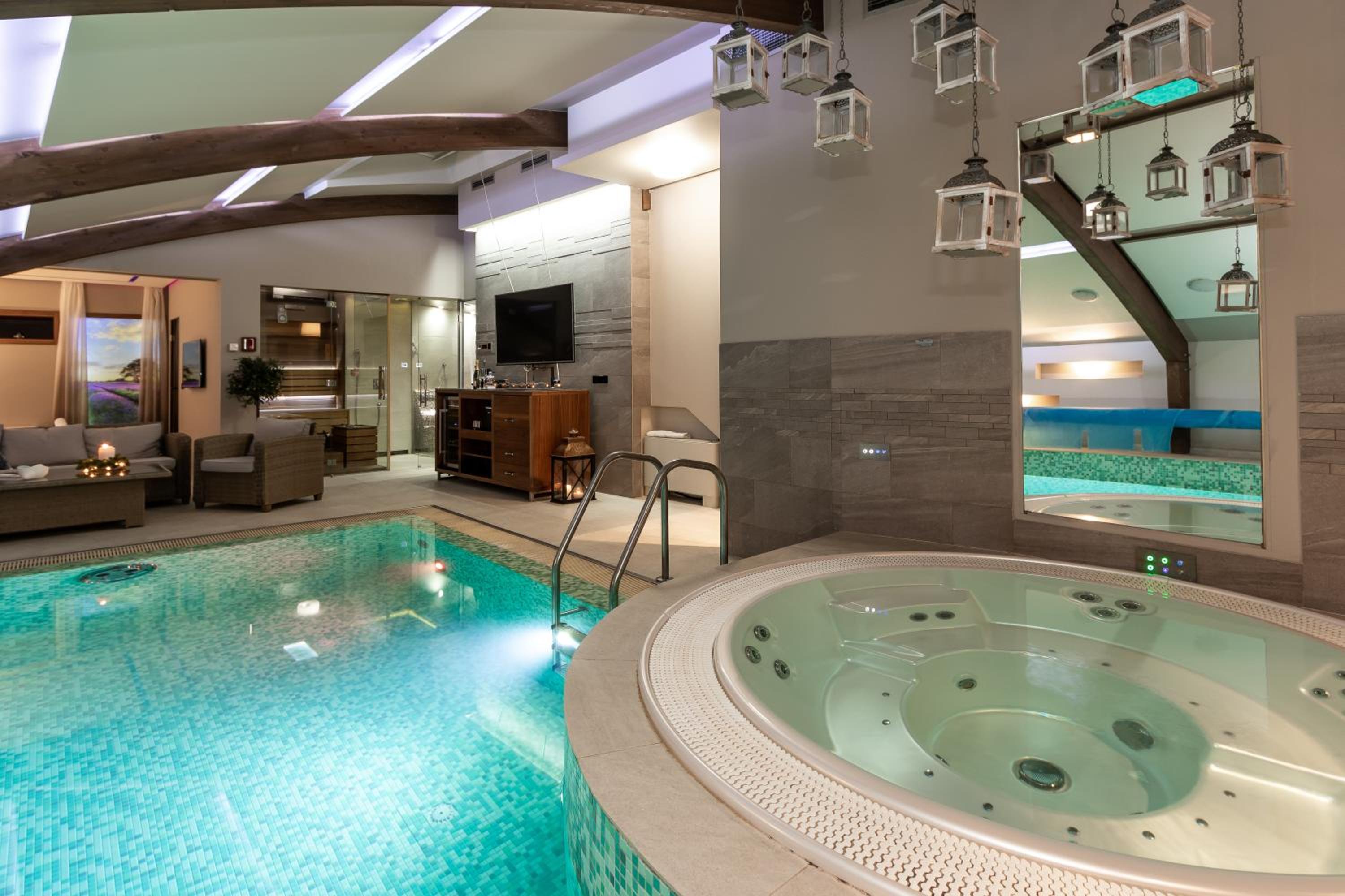 One-Bedroom Suite with Private Pool and Sauna - Photo 18