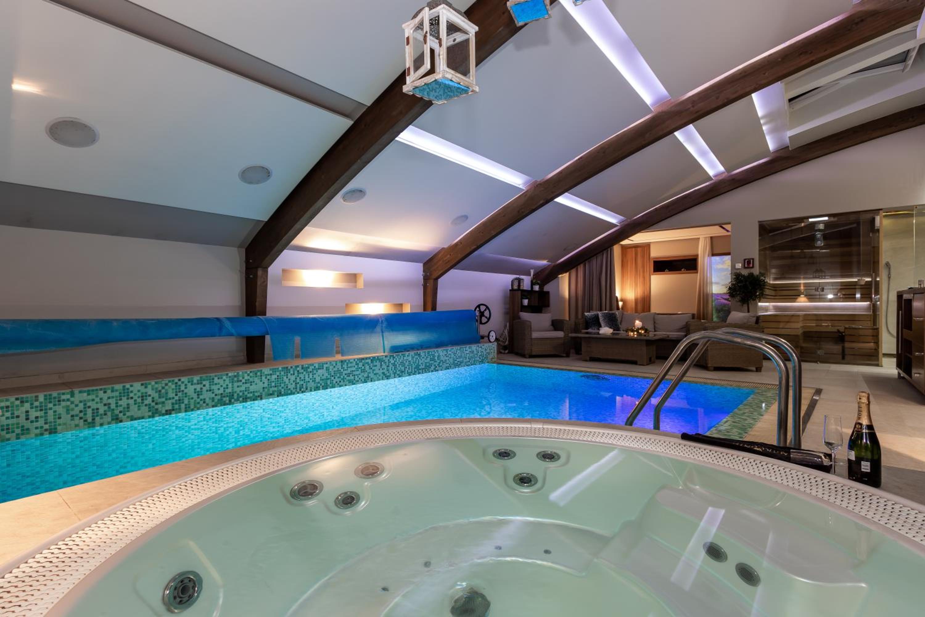 One-Bedroom Suite with Private Pool and Sauna - Photo 20