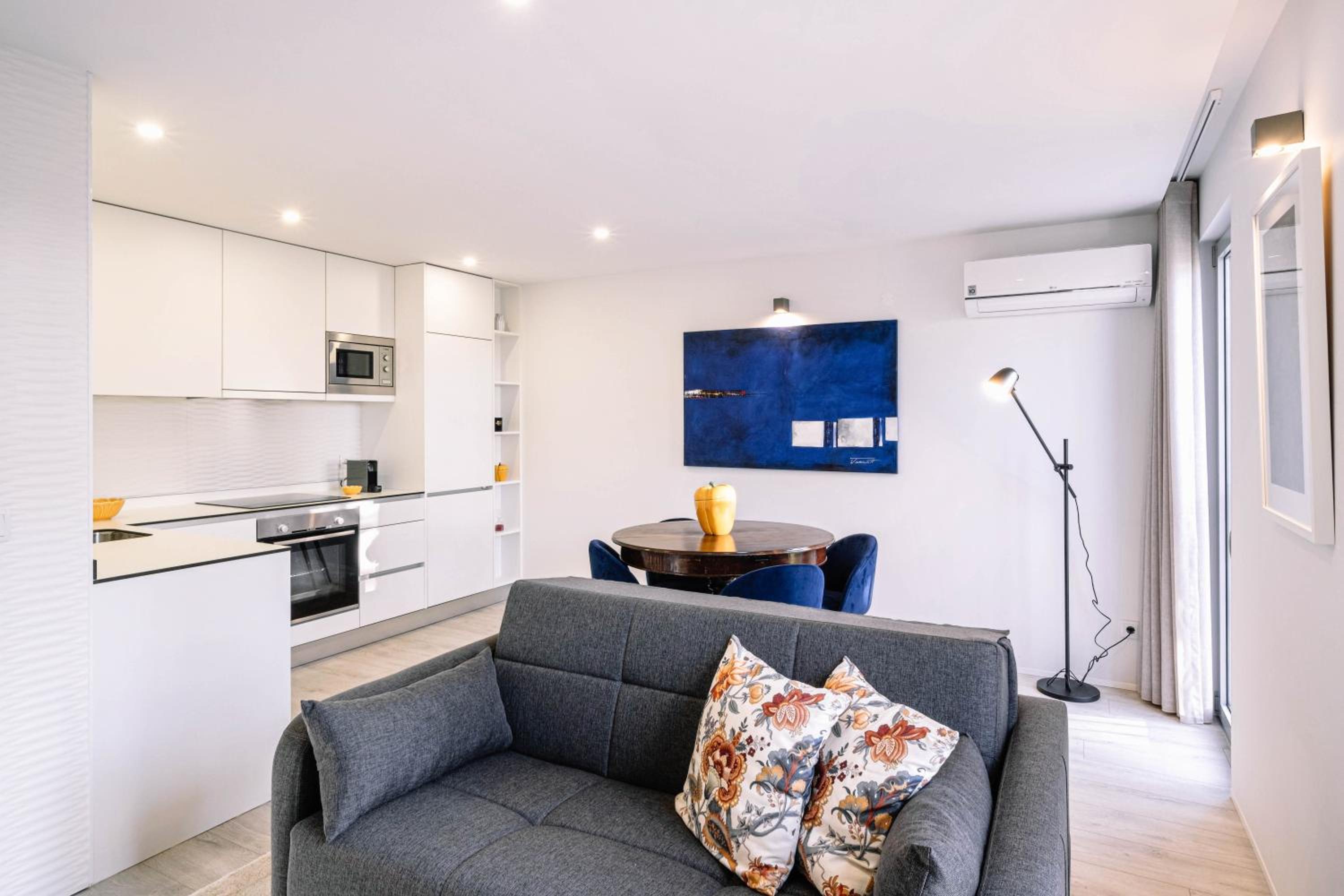 One-Bedroom Apartment - Photo 5