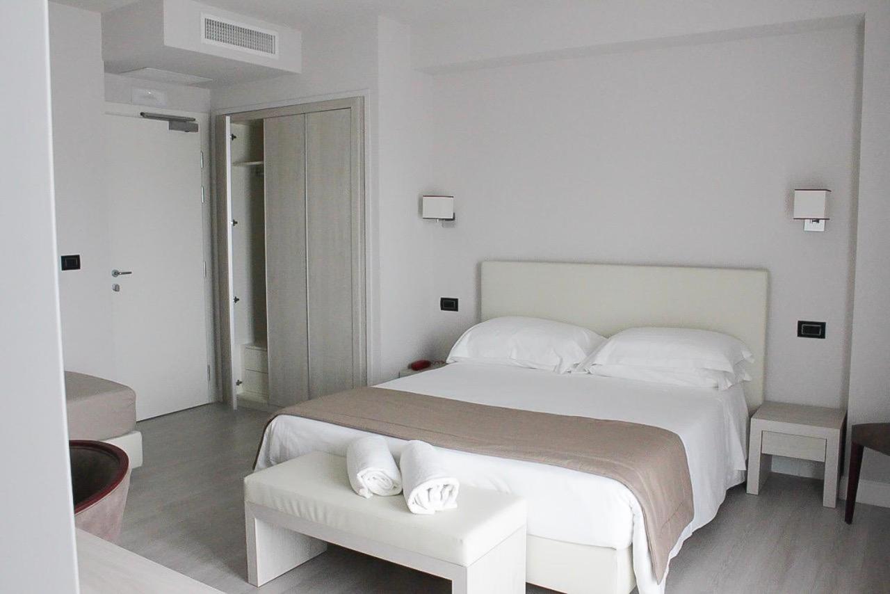 Deluxe Triple Room - Photo 21