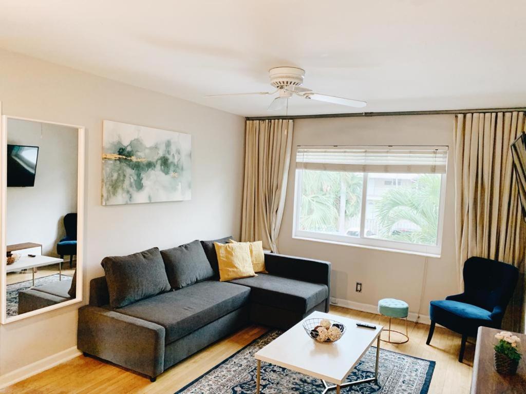 Deluxe One Bedroom King with Kitchen and Sofa Bed photo 3