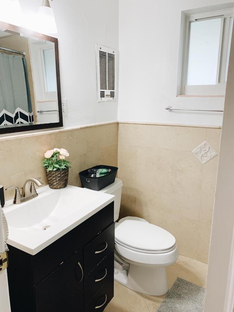Premium Two Bedroom Queen with Kitchen and Sofa Bed - Photo 26