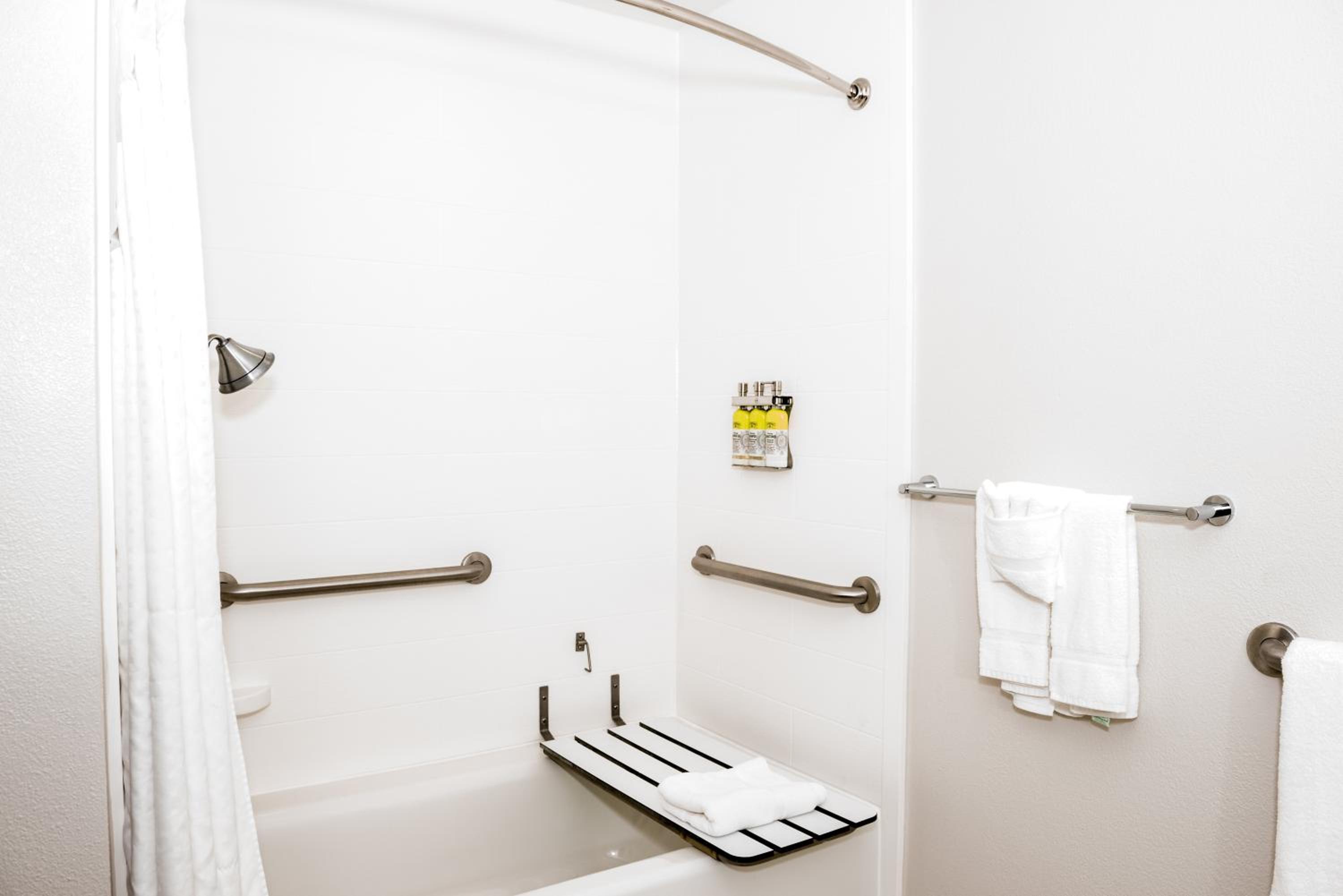Double Room with Two Double Beds - Hearing Accessible/Non-Smoking  - Photo 4